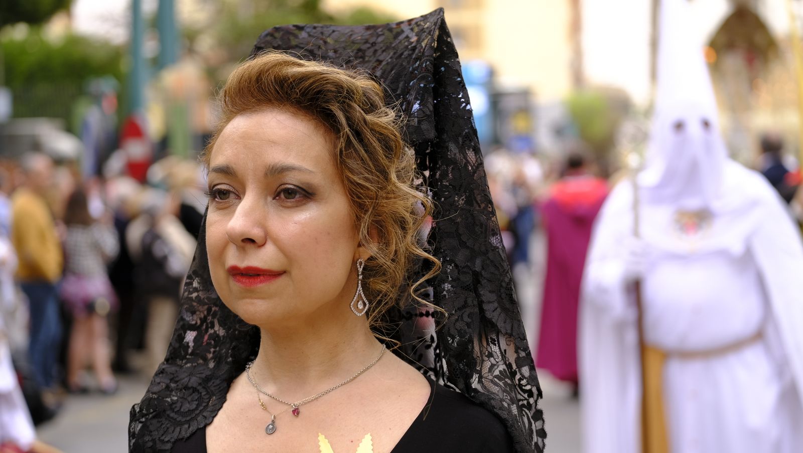La Borriquita procesiona por las calles de Almería, en imágenes
