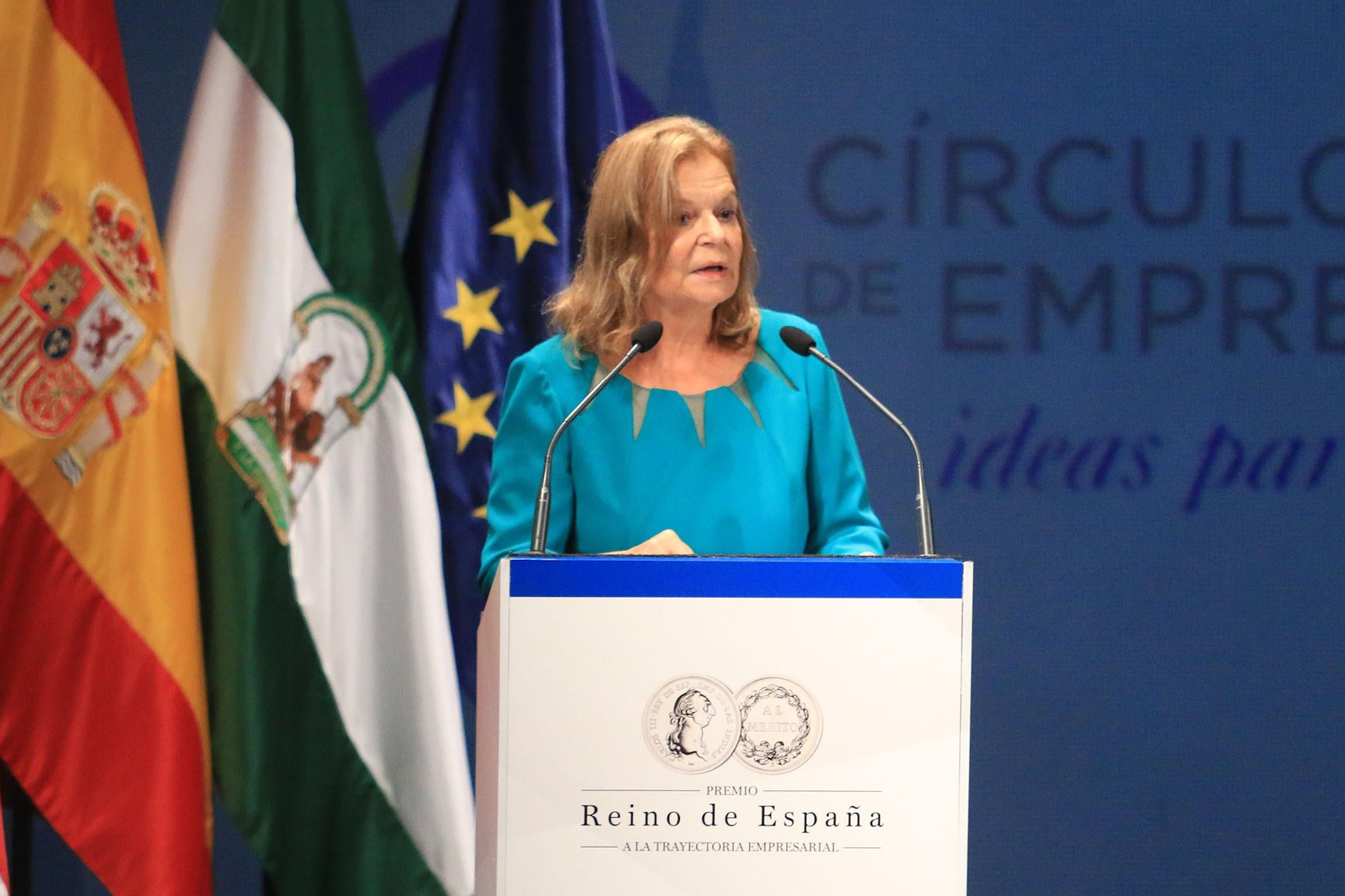 Fotogalería 'El Rey entrega el premio Reino de España a la Trayectora Empresarial a Paco Cosentino'