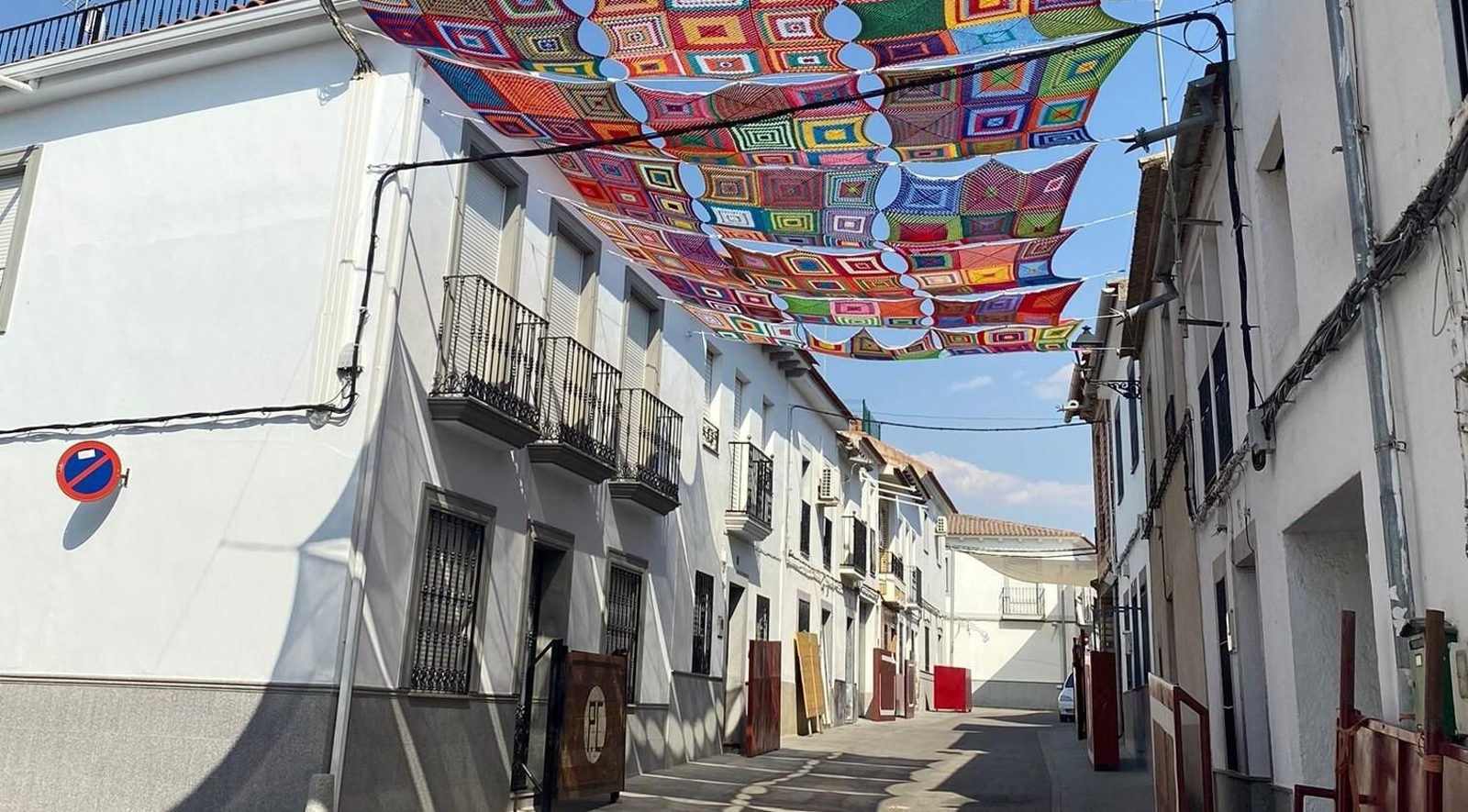 Un 'cielo' de ganchillo por Santa Ana.