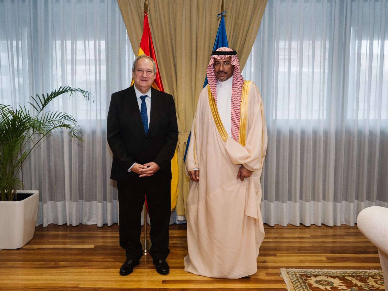 Los ministros de Industria de España y Arabia Saudí, Jordi Hereu y Bandar AlKhorayef.