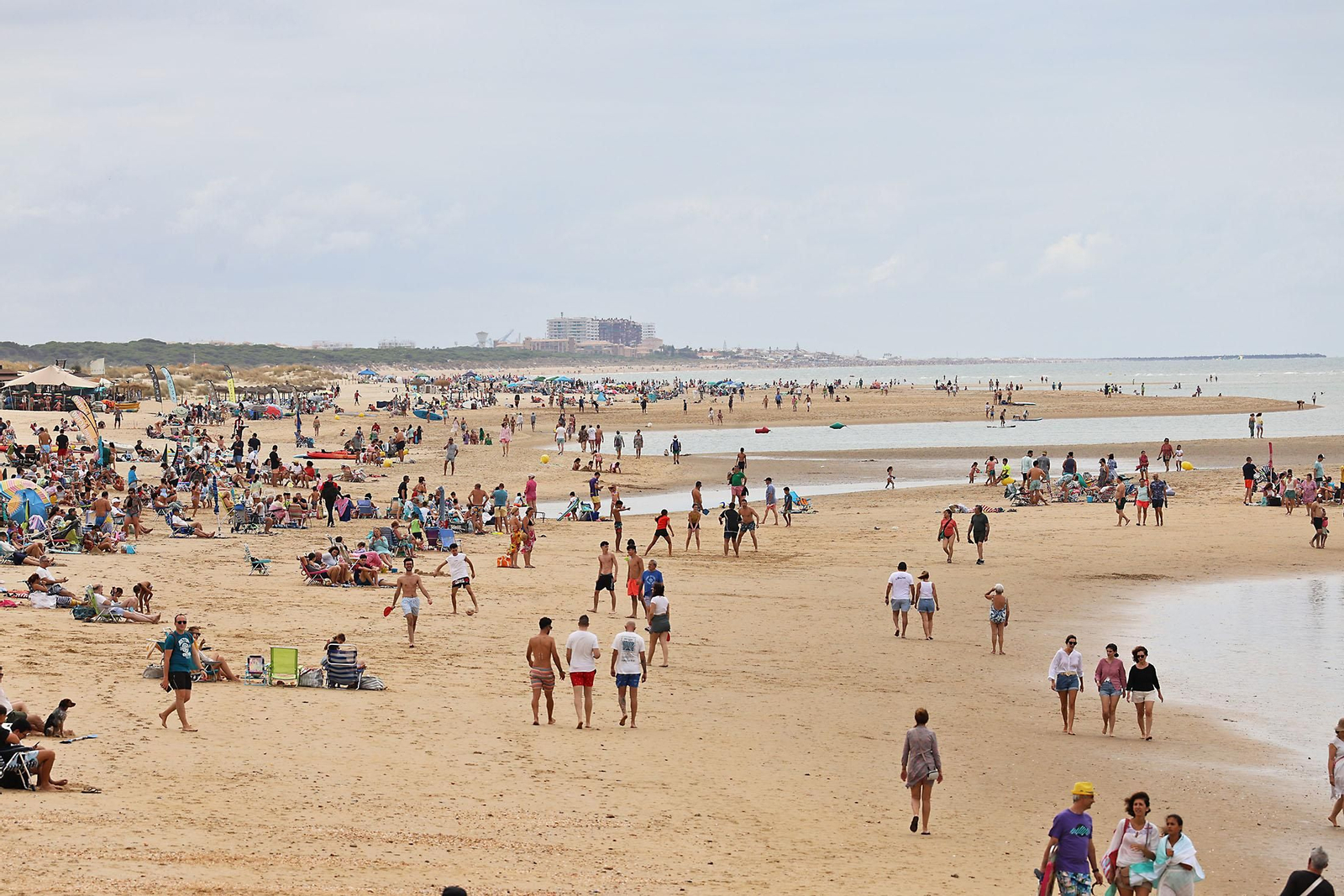 Mañanas nubladas de paseos por las playas de Huelva