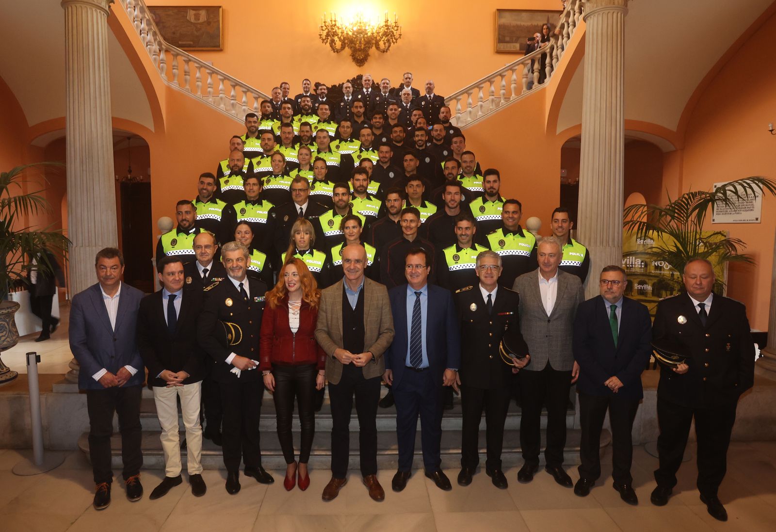 Toma de posesión de los nuevos agentes de la policía local y bomberos