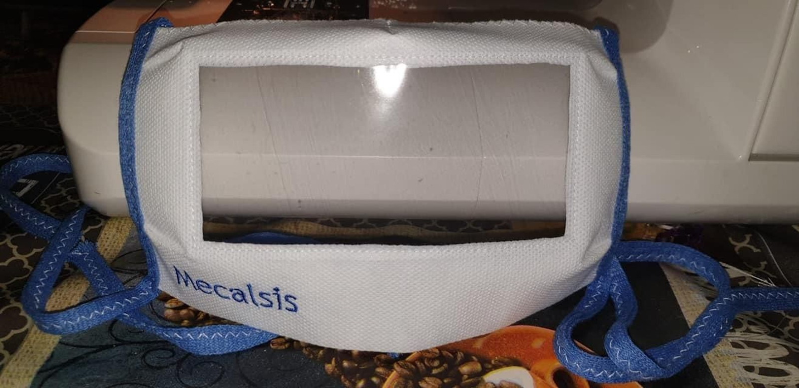 Una mascarilla Mecalsis, que deja visible la boca.