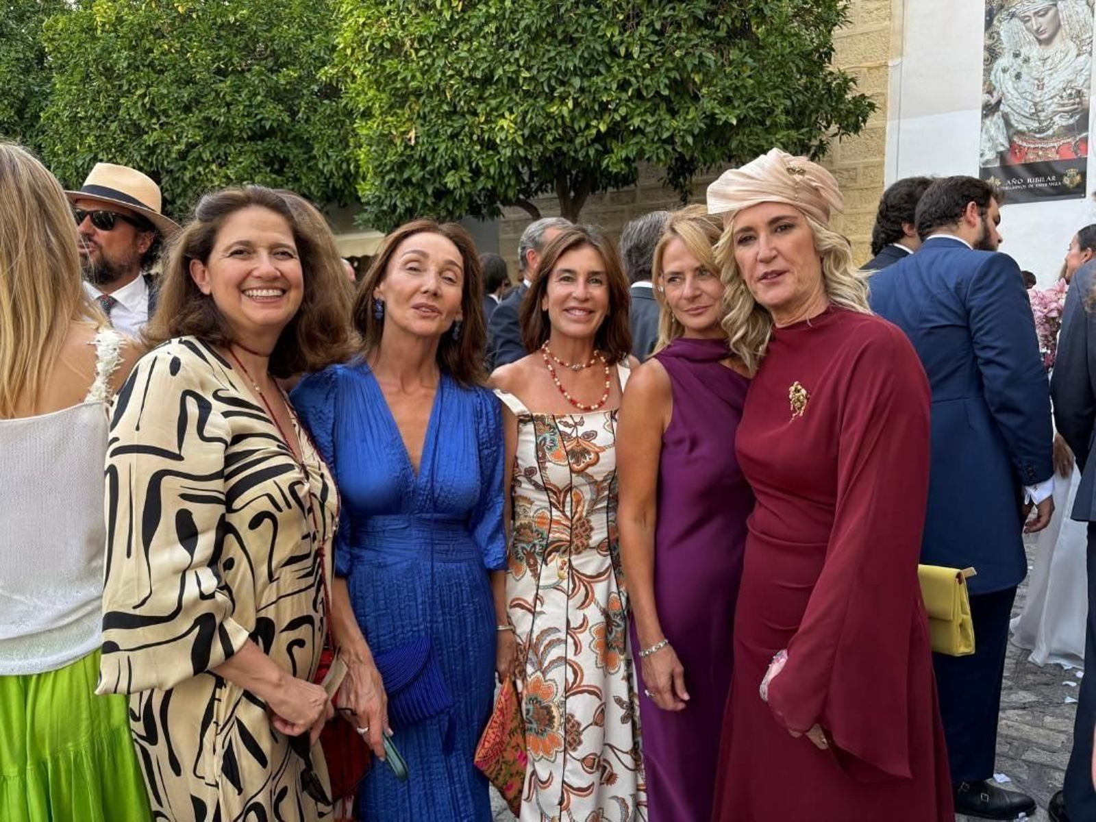 Carmen Alemán, María Jesús Joly, Carmen Lazcano, María López Varela y Begoña Goenechea. Boda Rodríguez-Ferro Goenechea & de Larriva Peña