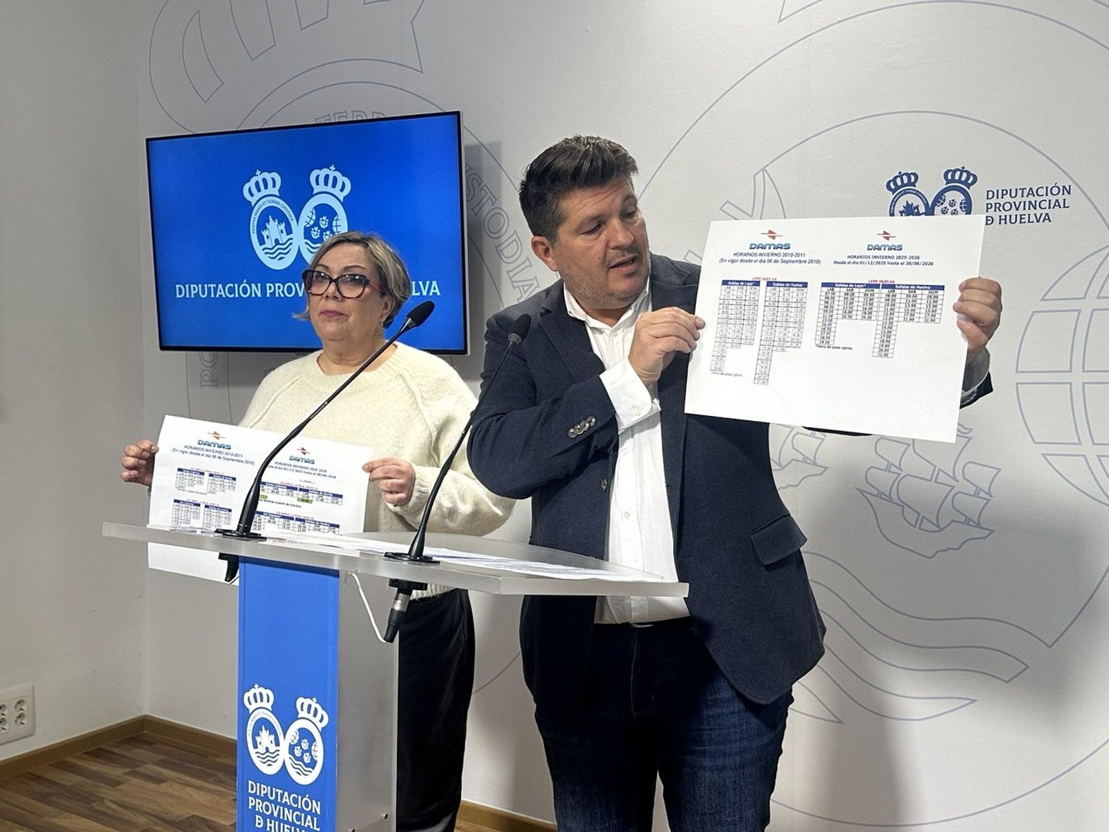 Mónica Rossi y Marcos Toti en rueda de prensa.