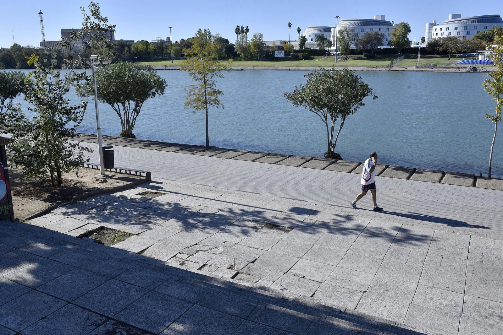 Desperfectos en el entorno del río
