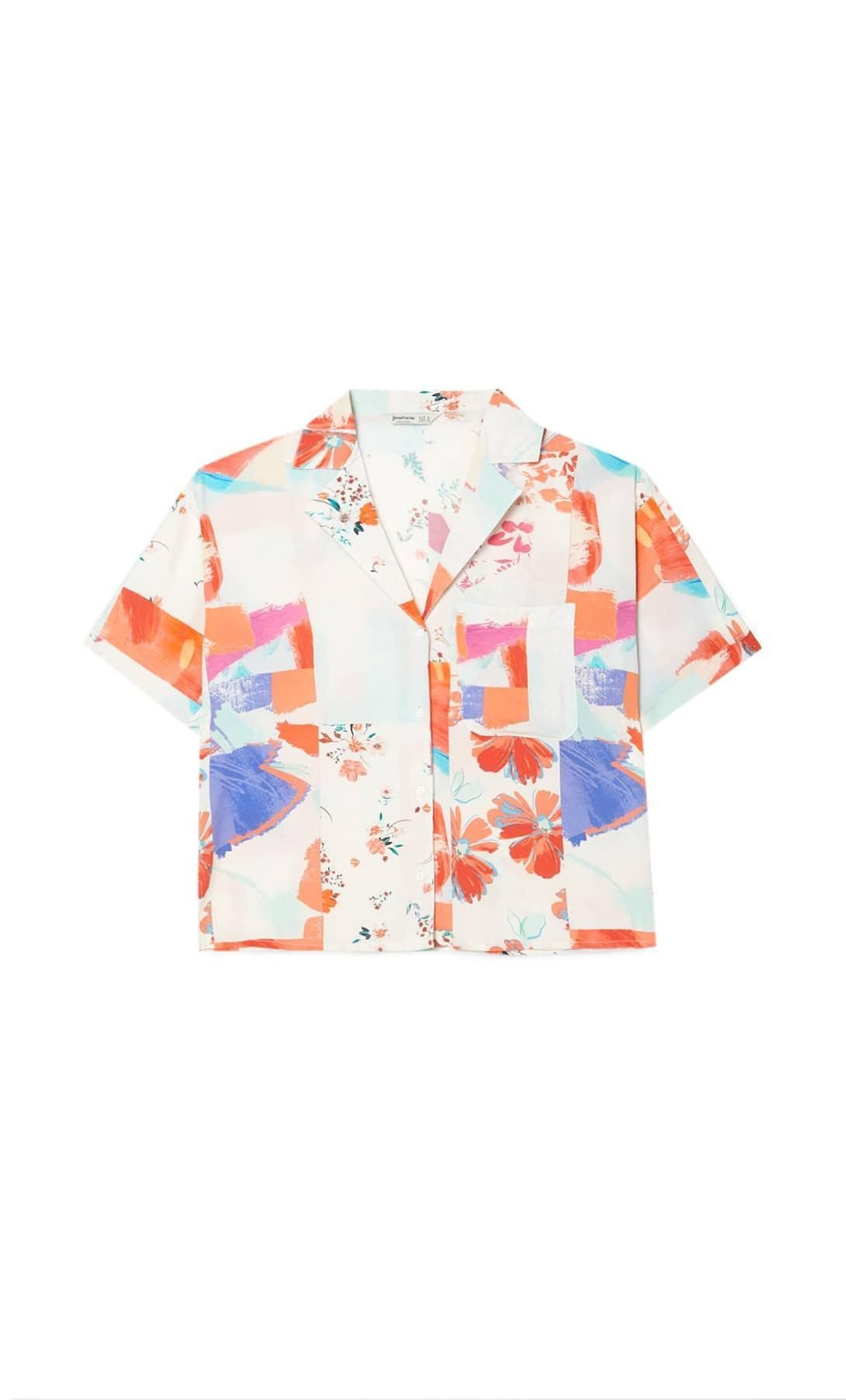 Camisa de mangas cortas con estampado floral de Stradivarius.