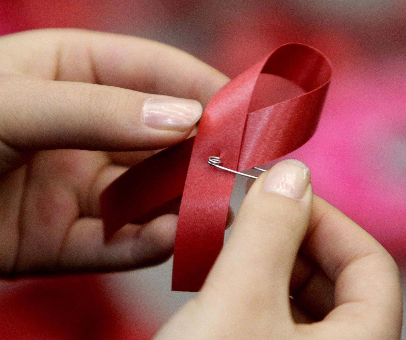 Un lazo rojo, símbolo de la lucha contra el Sida.