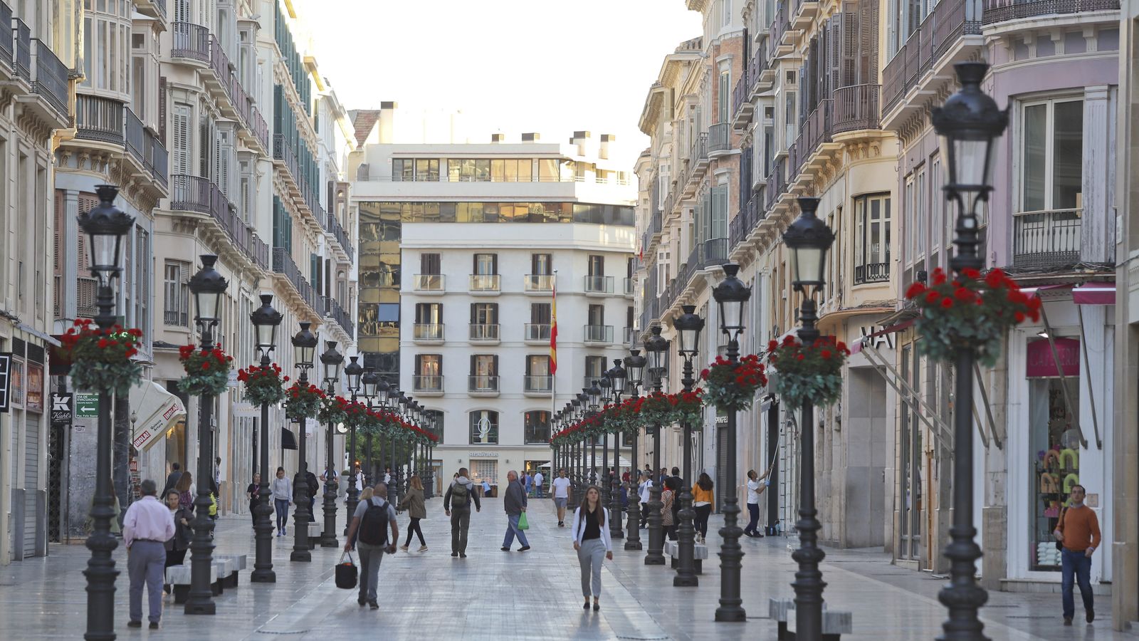 Calle Larios a primera hora de la mañana.
