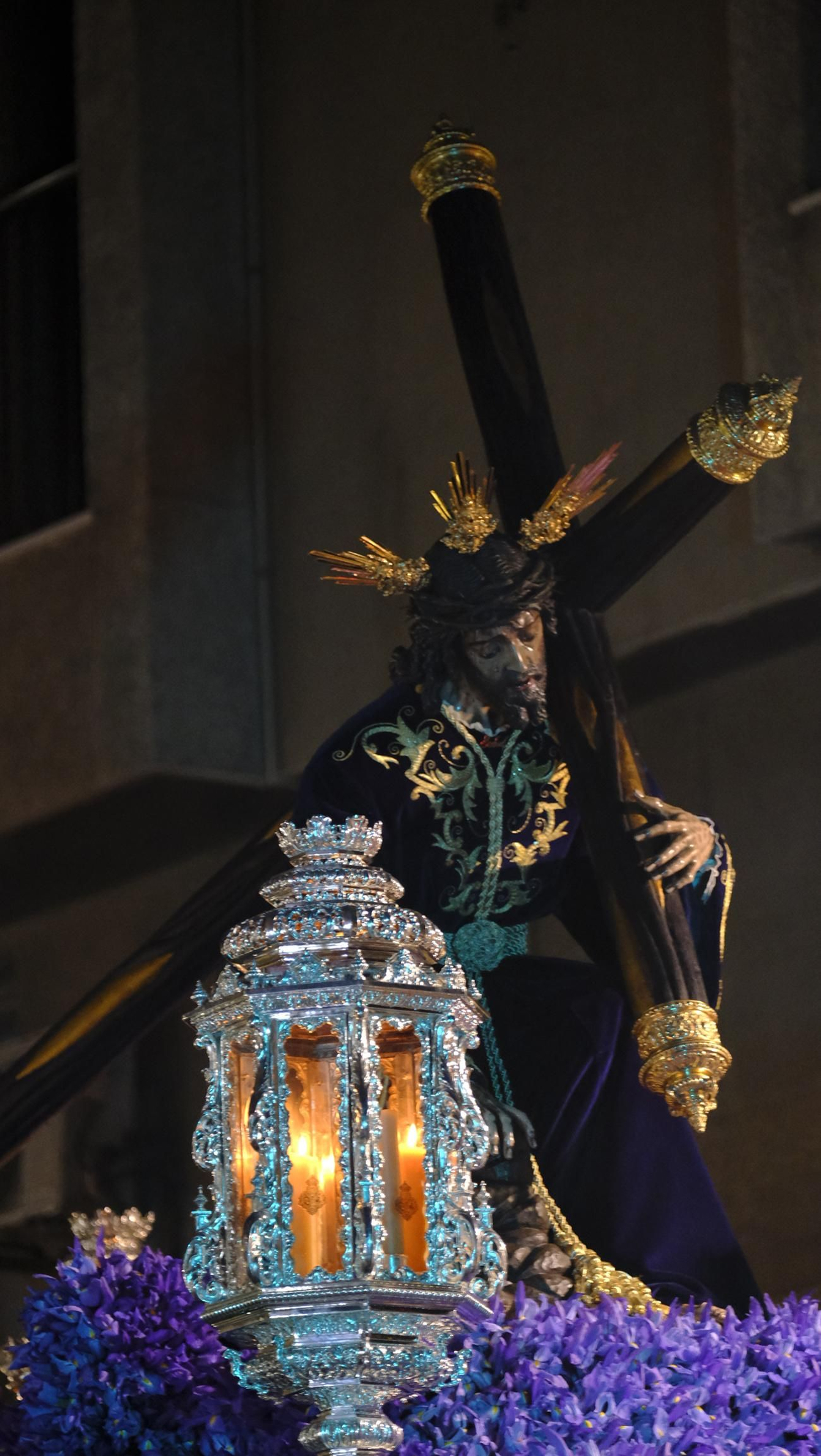 Pasión vuelve a su Iglesia de Santa Teresa azotada por la lluvia