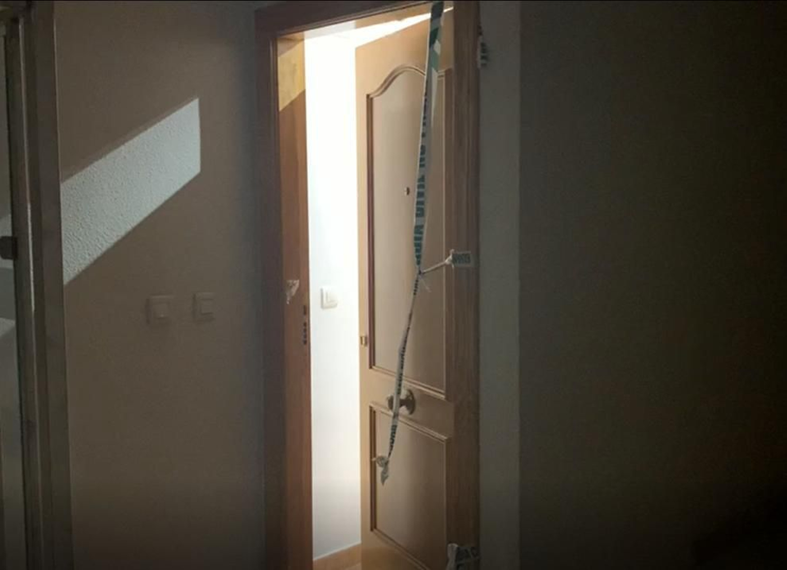 Puerta de la vivienda en la que ocurrieron los hechos