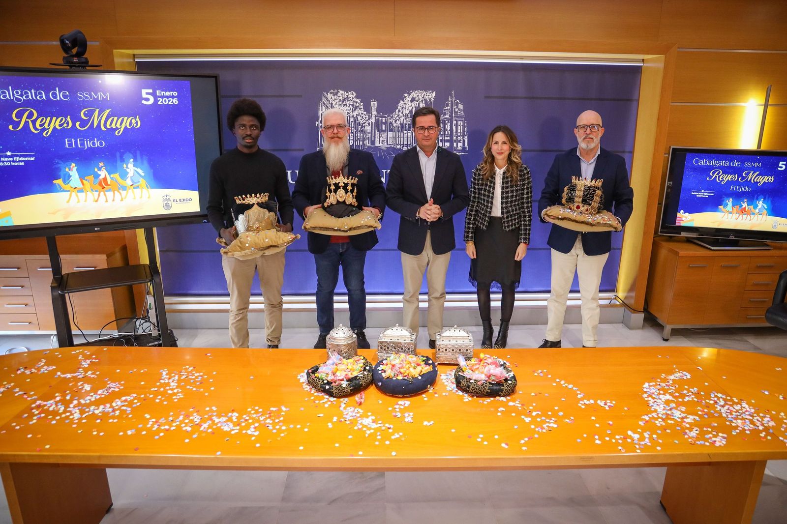 Entrega de las credenciales a los emisarios de Sus Majestades.