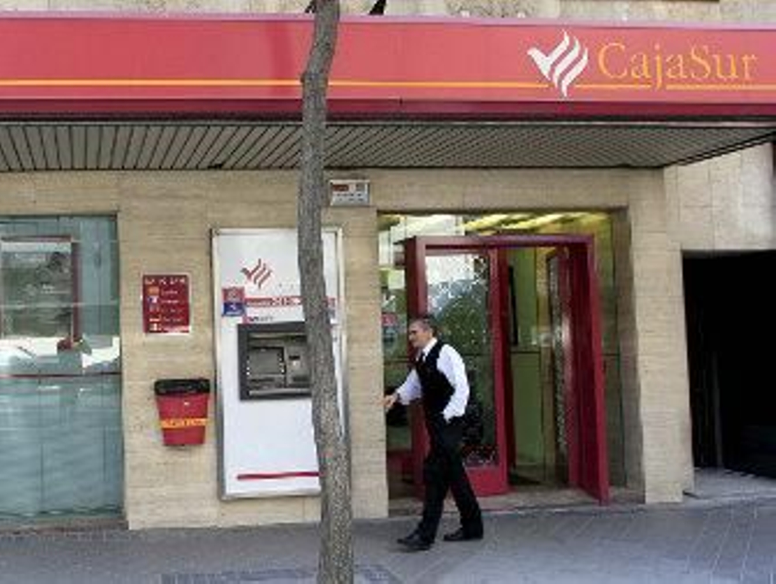 La Junta admite dificultades en la puja conjunta de Unicaja y Cajasol por Cajasur