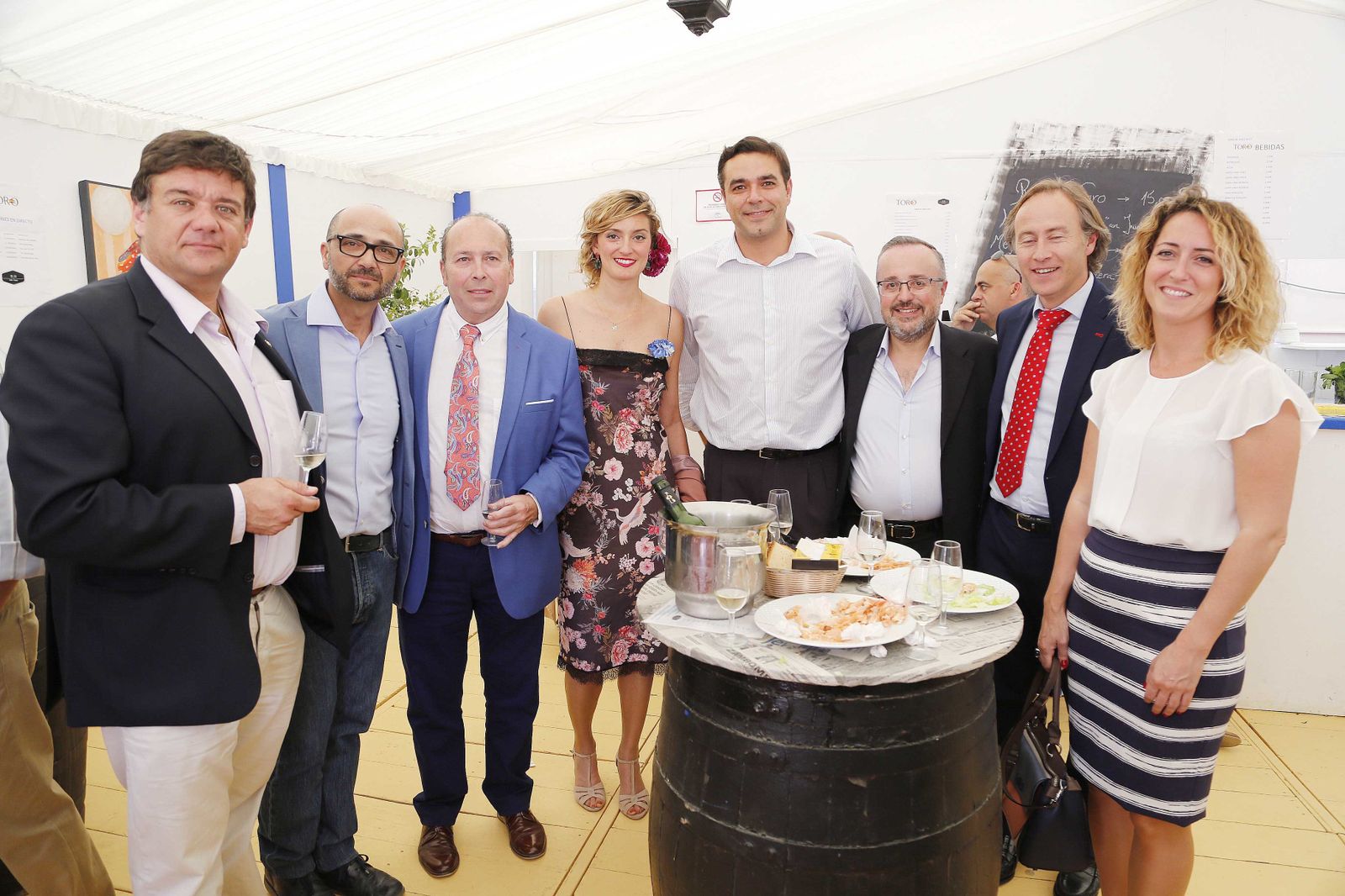 Benjamín Ruiz, gerente de las clínicas Beiman, junto a Juan Antonio Saurco, Antonio García, de Sanitas, Juan Carlos Camacho, José Luis Gutiérrez y María García con Benjamín Sánchez y Teresa Macías de Diario de Jerez.