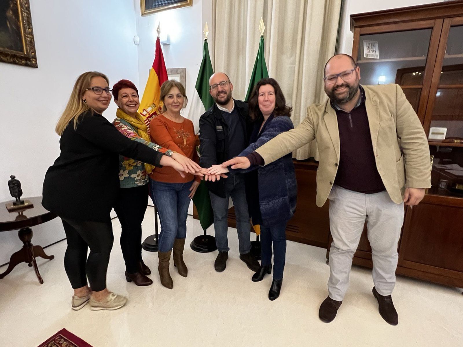 Responsables municipales y de ayuda a domicilio, en una imagen de archivo.