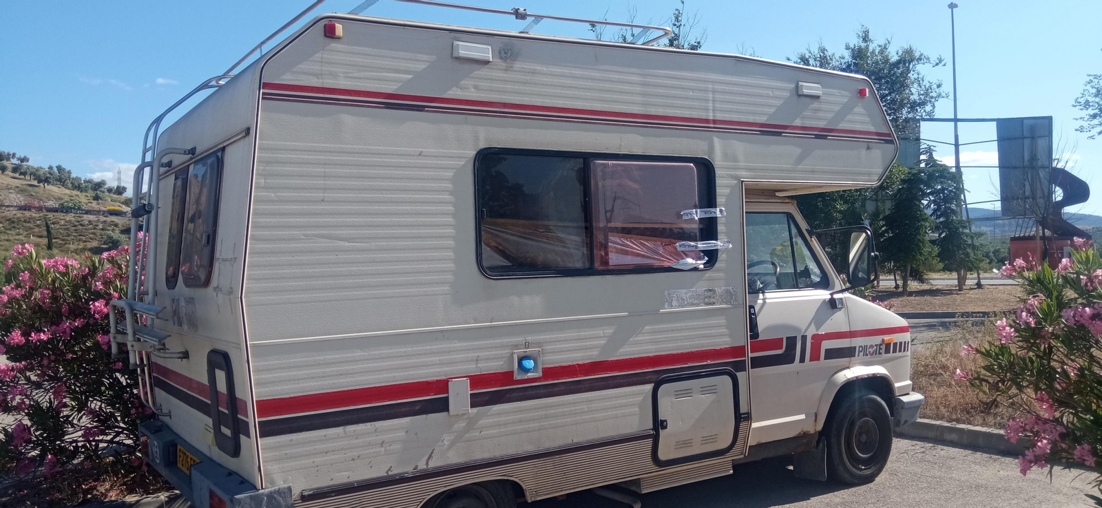 Caravana en la que se encontró el cadáver.