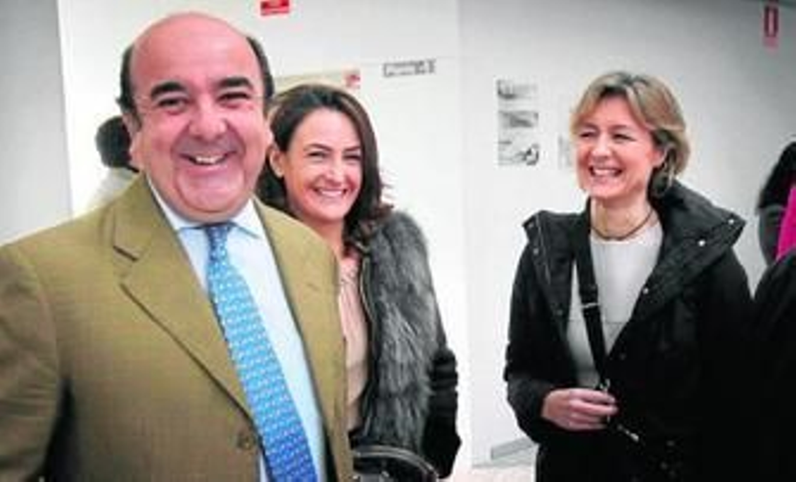La secretaria general de Agricultura, Isabel García Tejerina (d), ayer en la sede de Asaja-Cádiz junto a su presidente Manuel Vázquez.