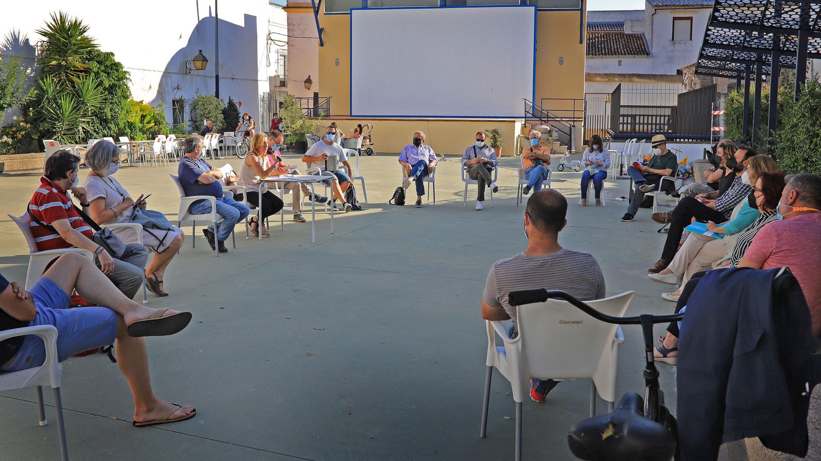 Imagen de la asamblea de Ganemos Jerez, el pasado jueves, en el Cine Astoria.