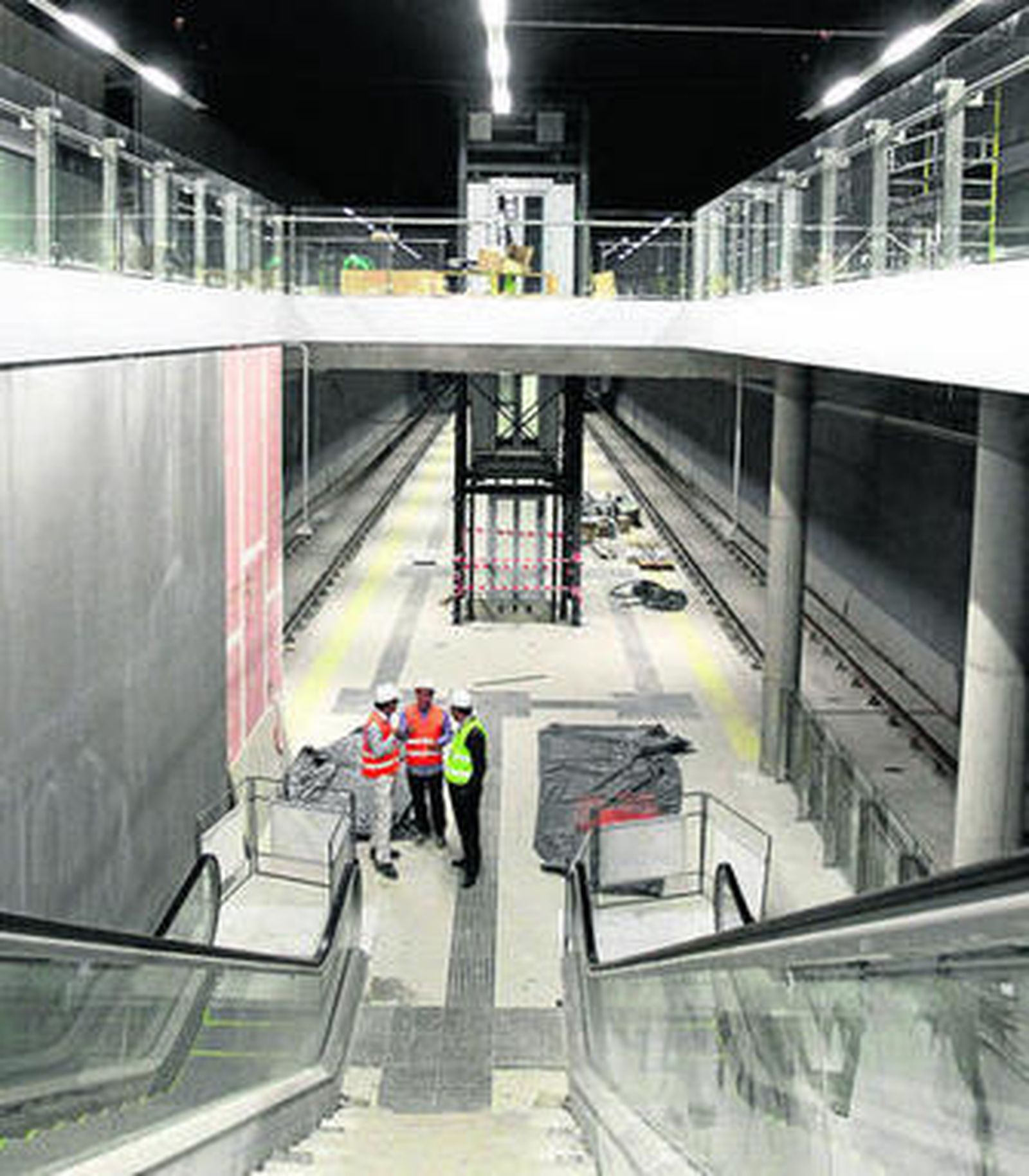 Interior de la estación del Metro de Puerta Blanca.