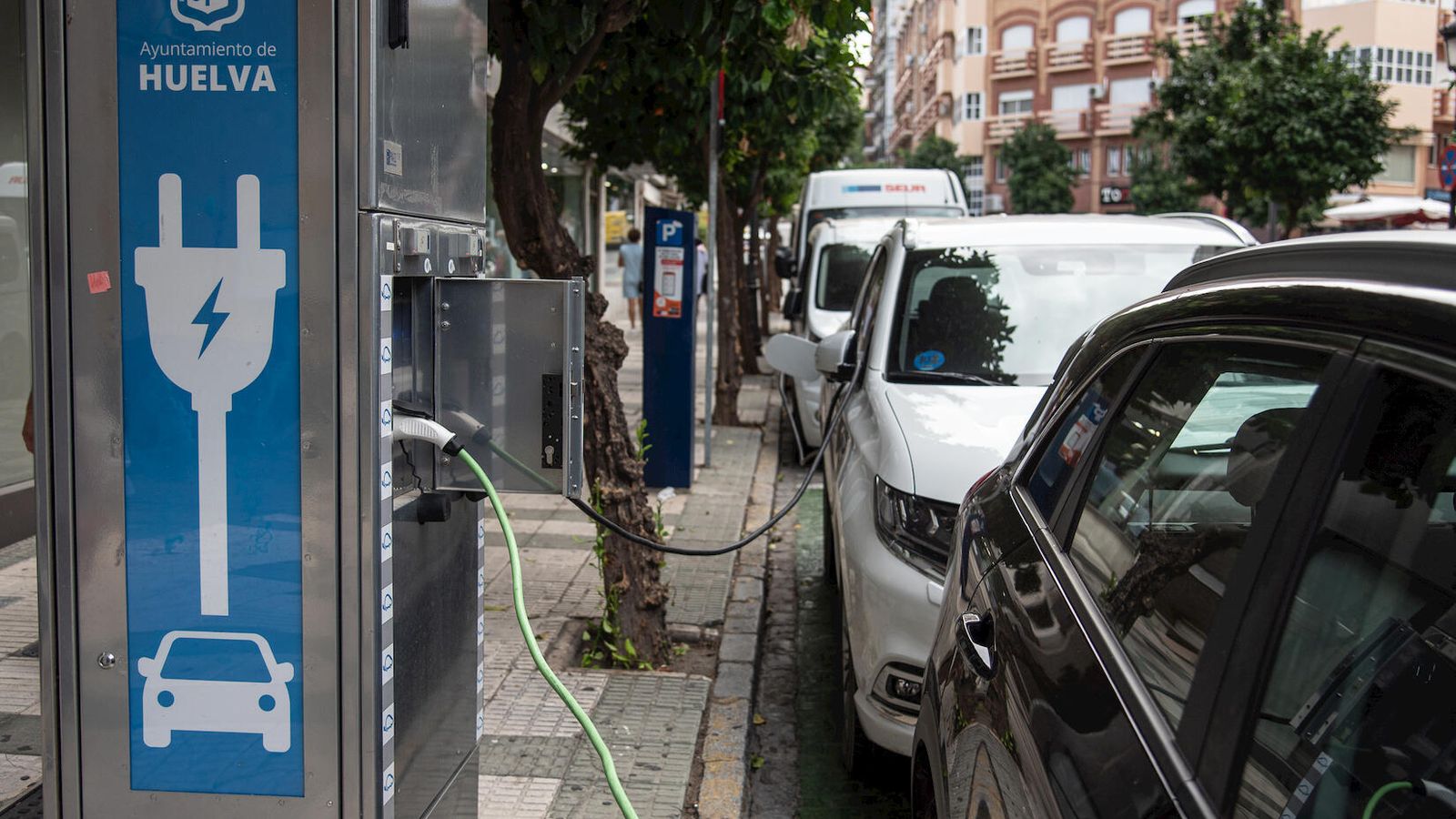 Punto de recarga de vehículos eléctricos en la capital onubense.