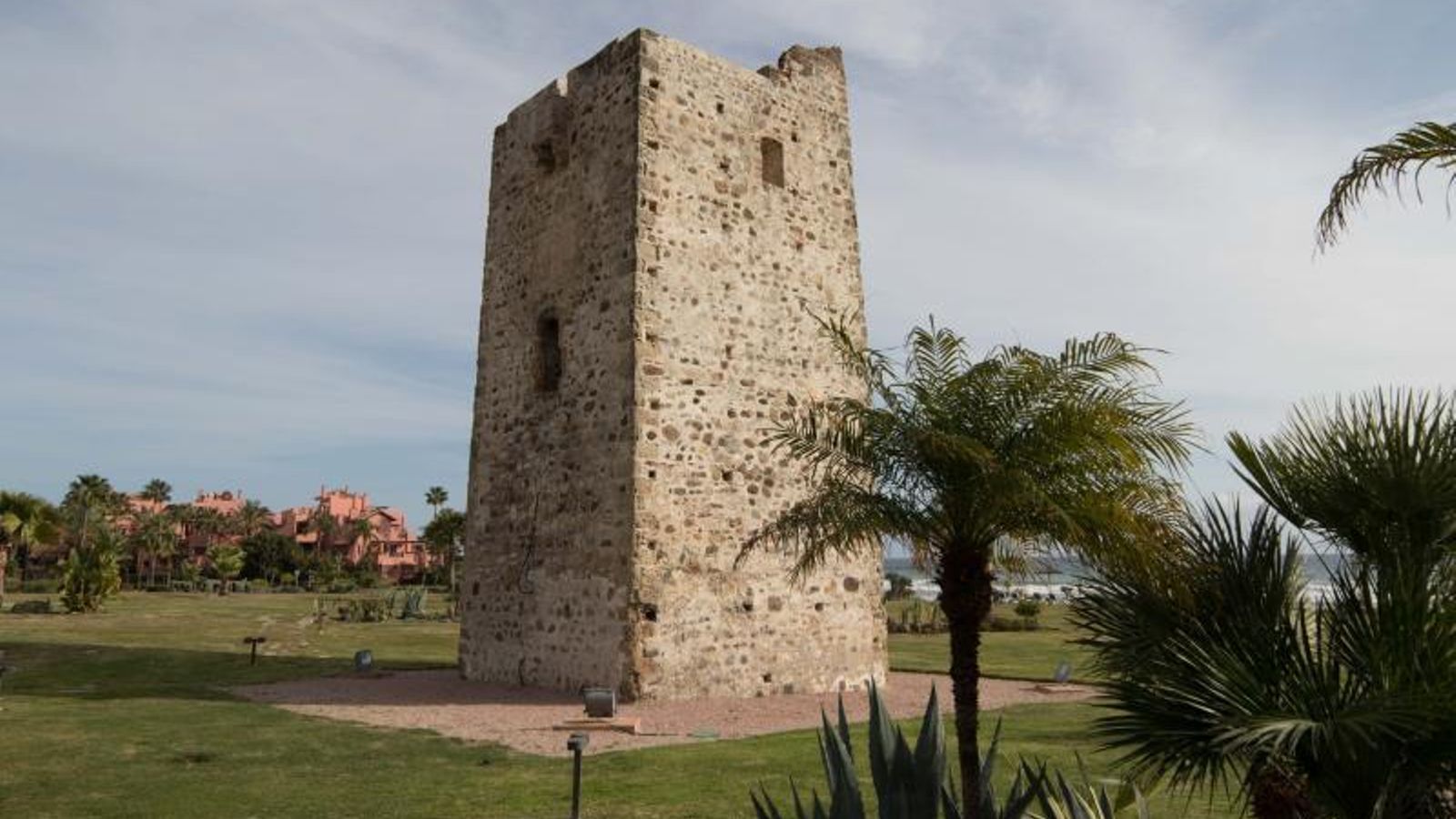 Vista del yacimiento romano de Las Torres, frente al Mediterráneo. Vista del yacimiento romano de Las Torres, frente al Mediterráneo.