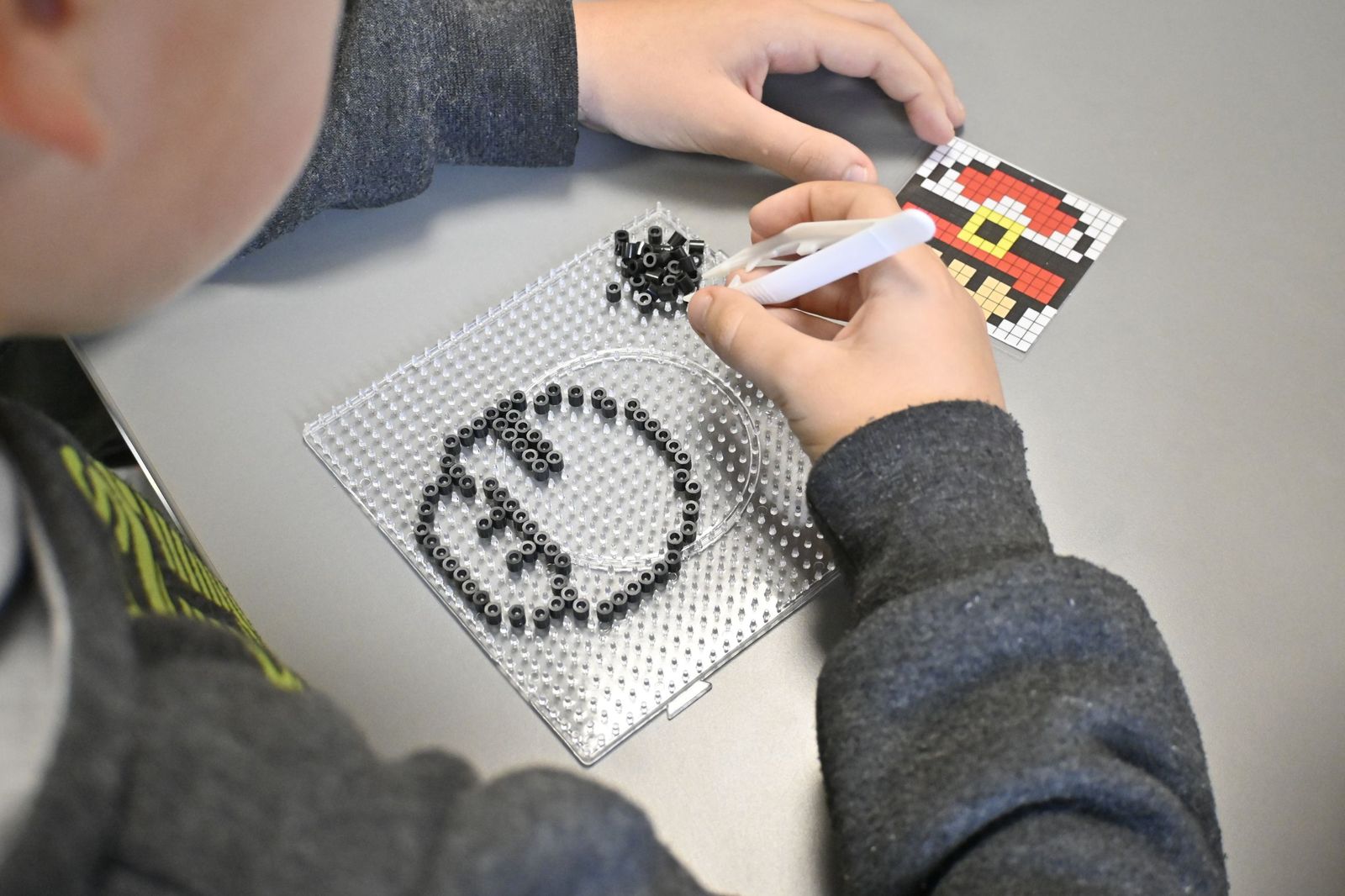 Las fotografías el taller que ofrece la Fundación Cajasol más espectáculo variado con Triky Trake