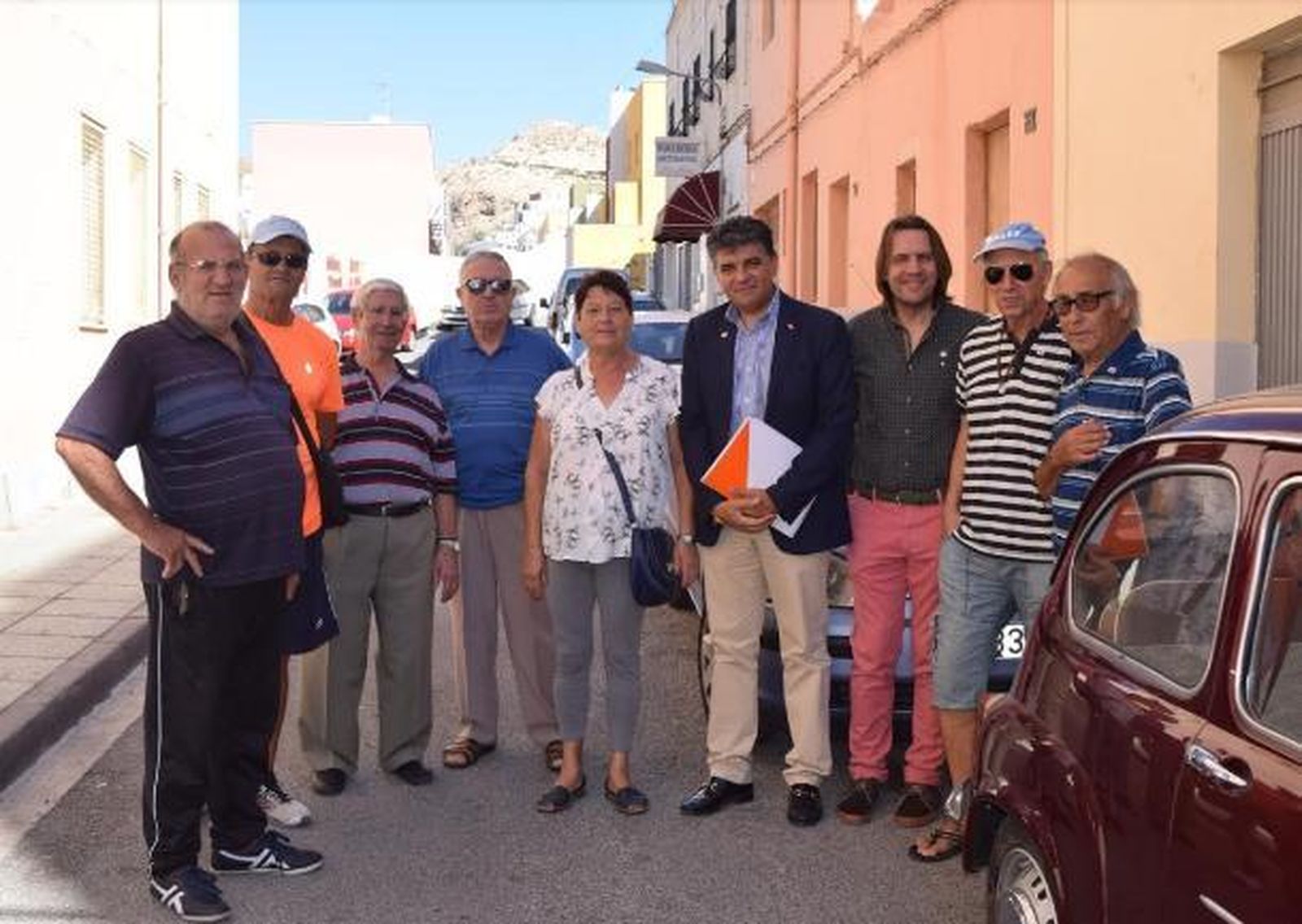Cazorla y Burgos con vecinos de Pescadería-La Chanca
