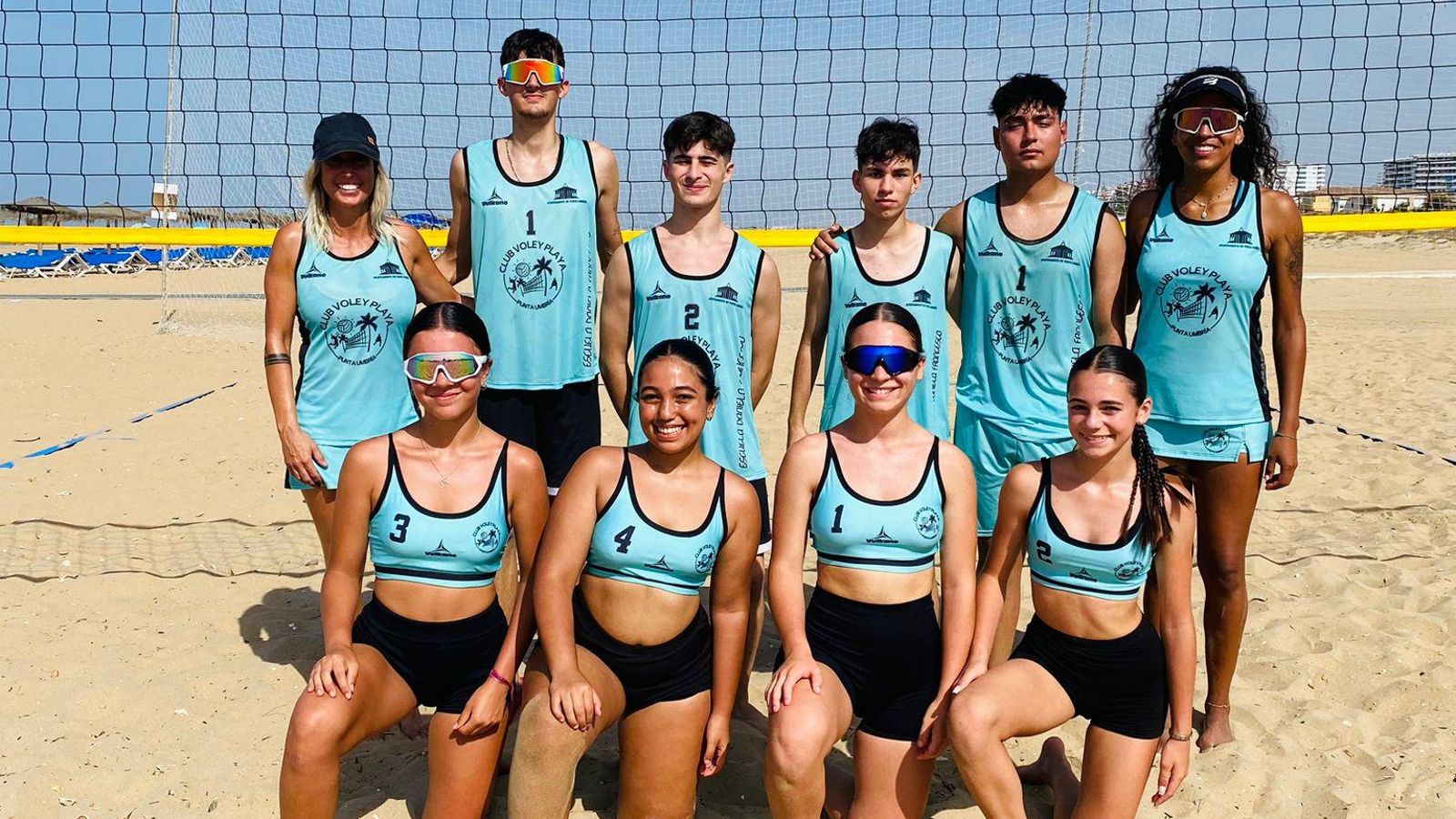 Equipo del Club Voley Playa Punta Umbría.