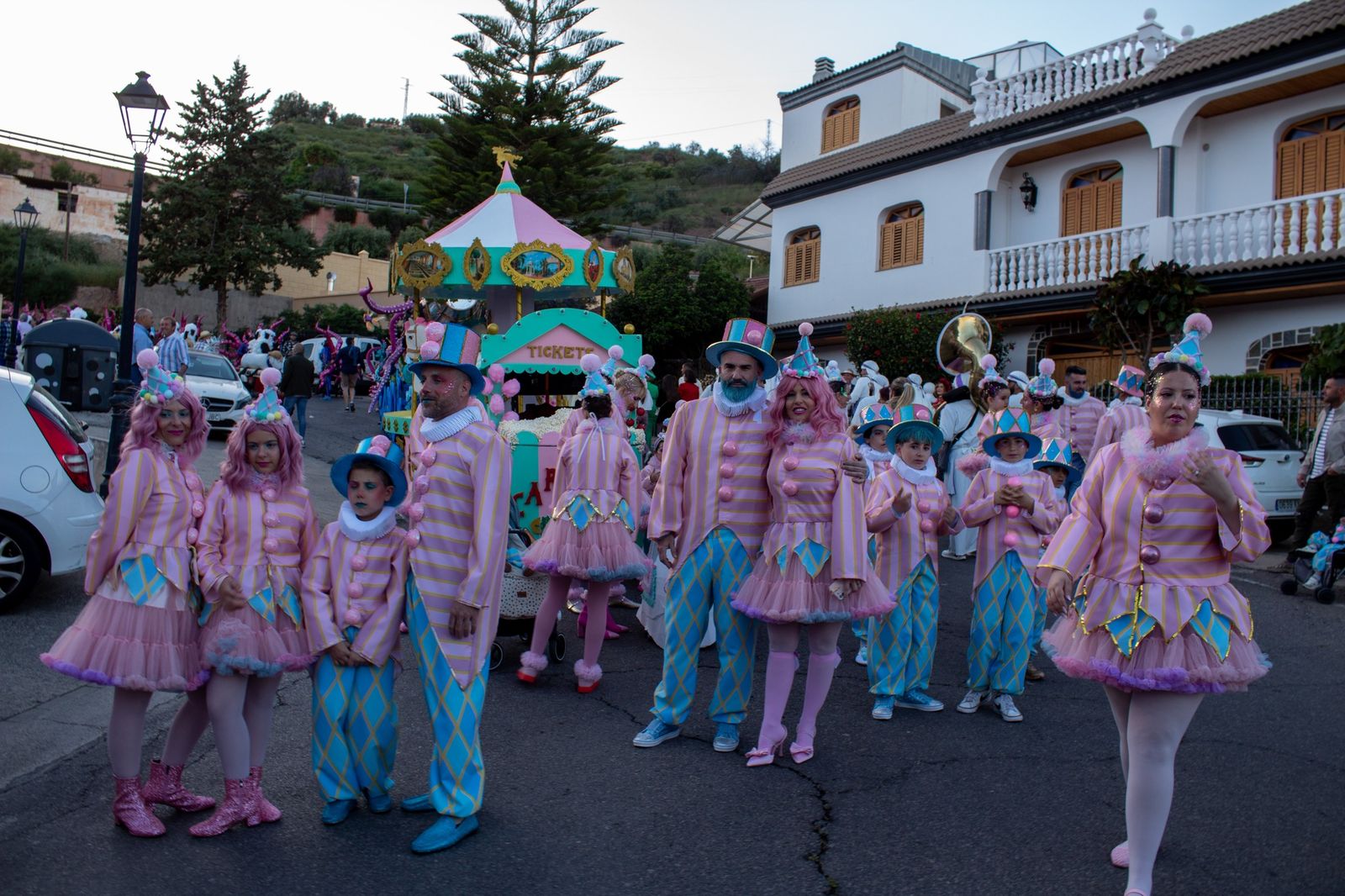 El gran desfile de carrozas y pasacalles de Canjáyar, en imágenes