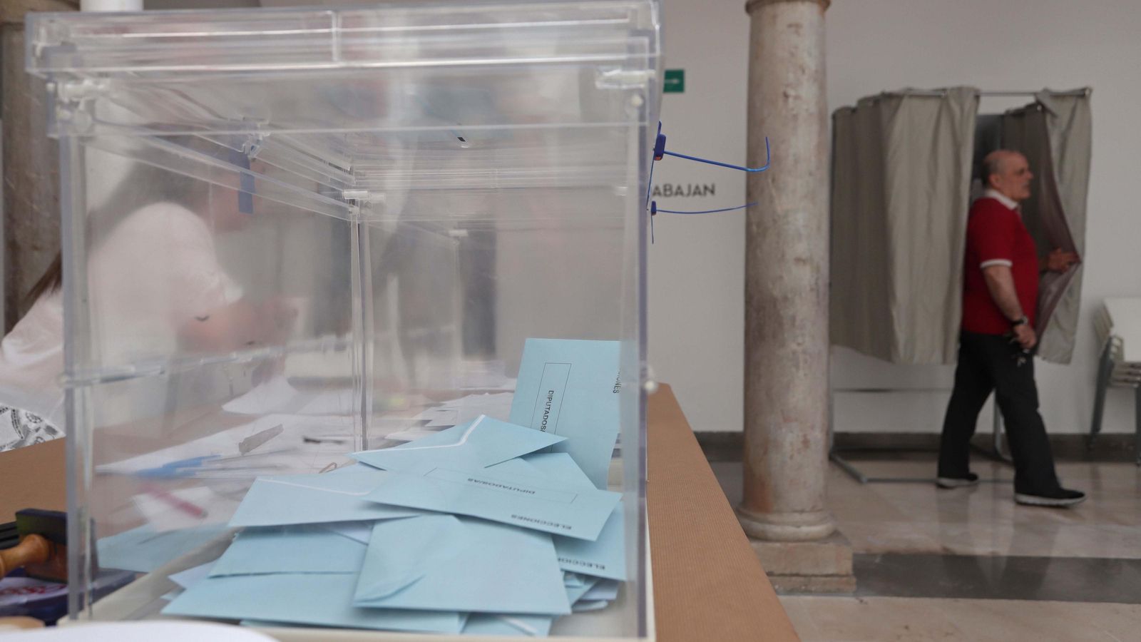 Urna en las elecciones municipales de 2019 en Los Barrios