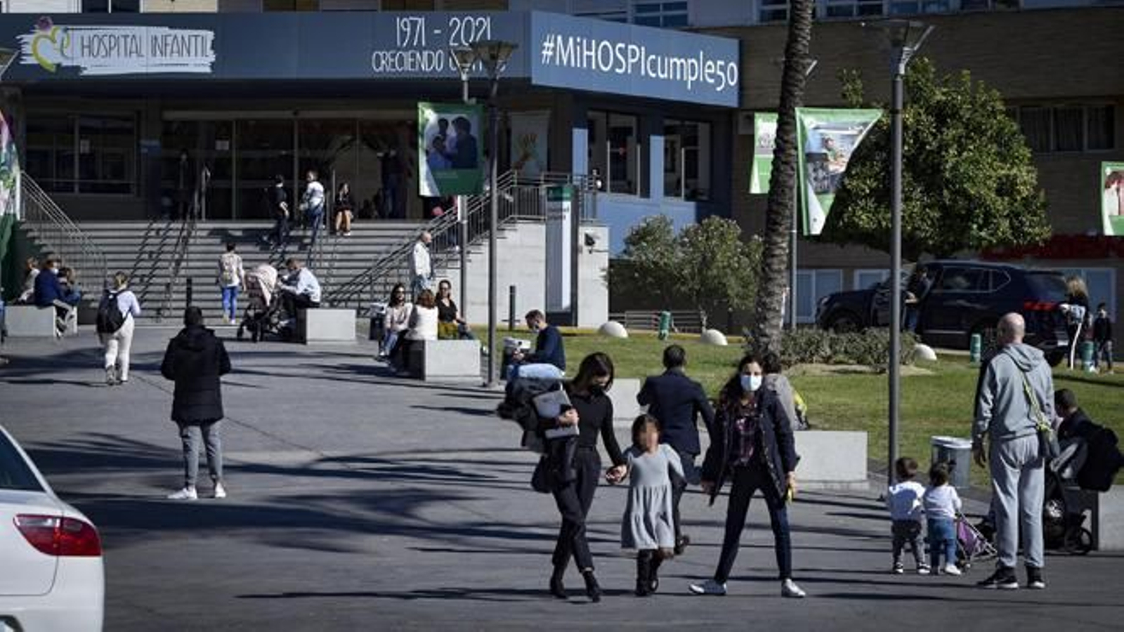 Acceso al Hospital Materno Infantil de Sevilla.