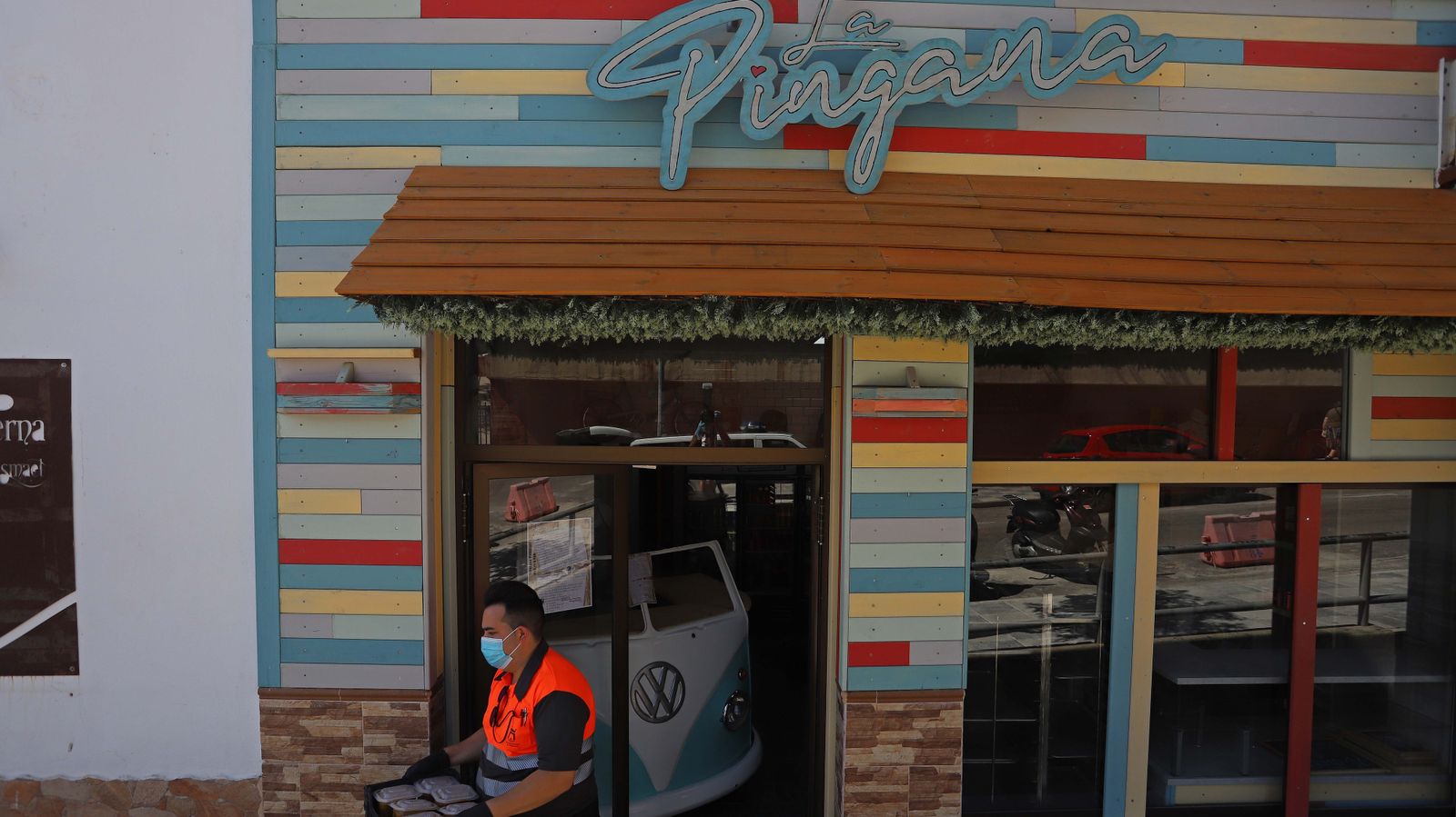 Los fogones que preparan los menús del Comedor del Carmen de Algeciras