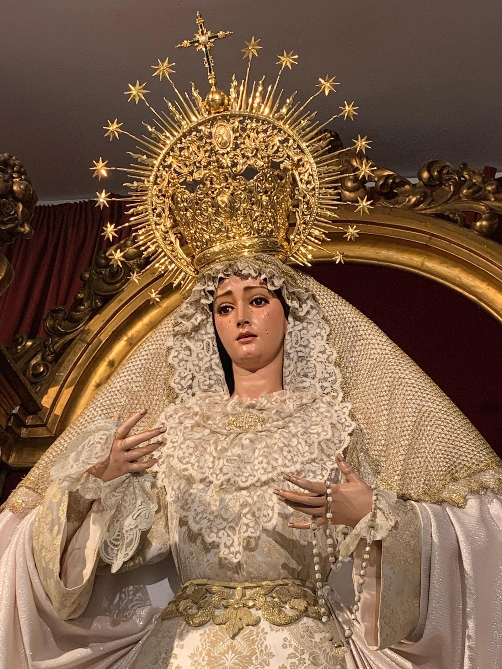 La Virgen de Guadalupe en el interior de la capilla