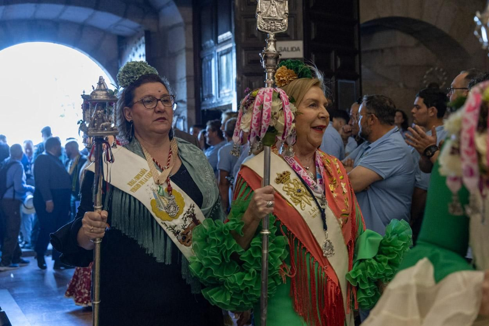Miles de romeros acuden al encuentro de la Virgen de la Cabeza en su romería