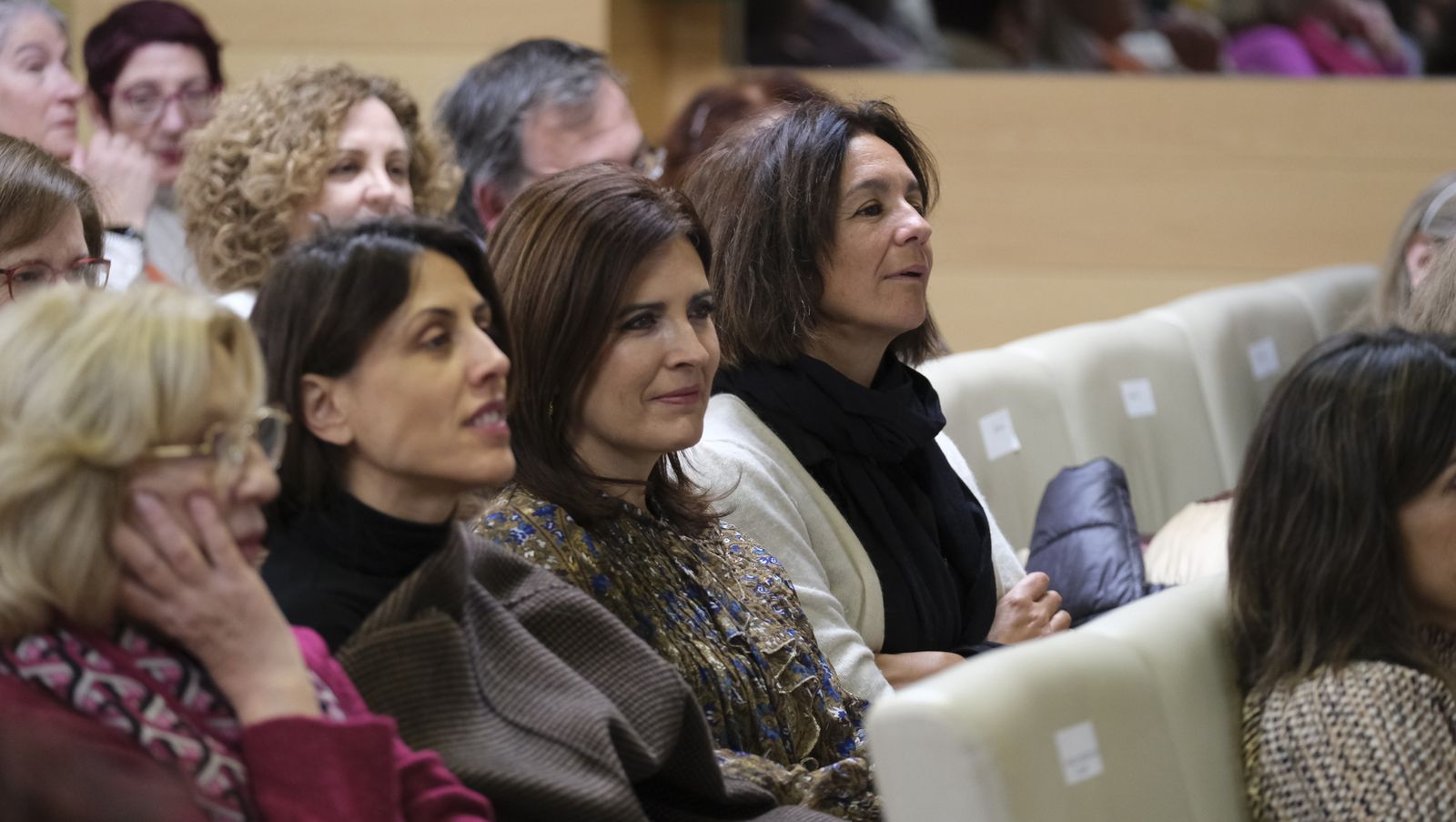 Imágenes del Diario de los Libros con la escritora ganadora del Premio Planeta 2022, Luz Gabás