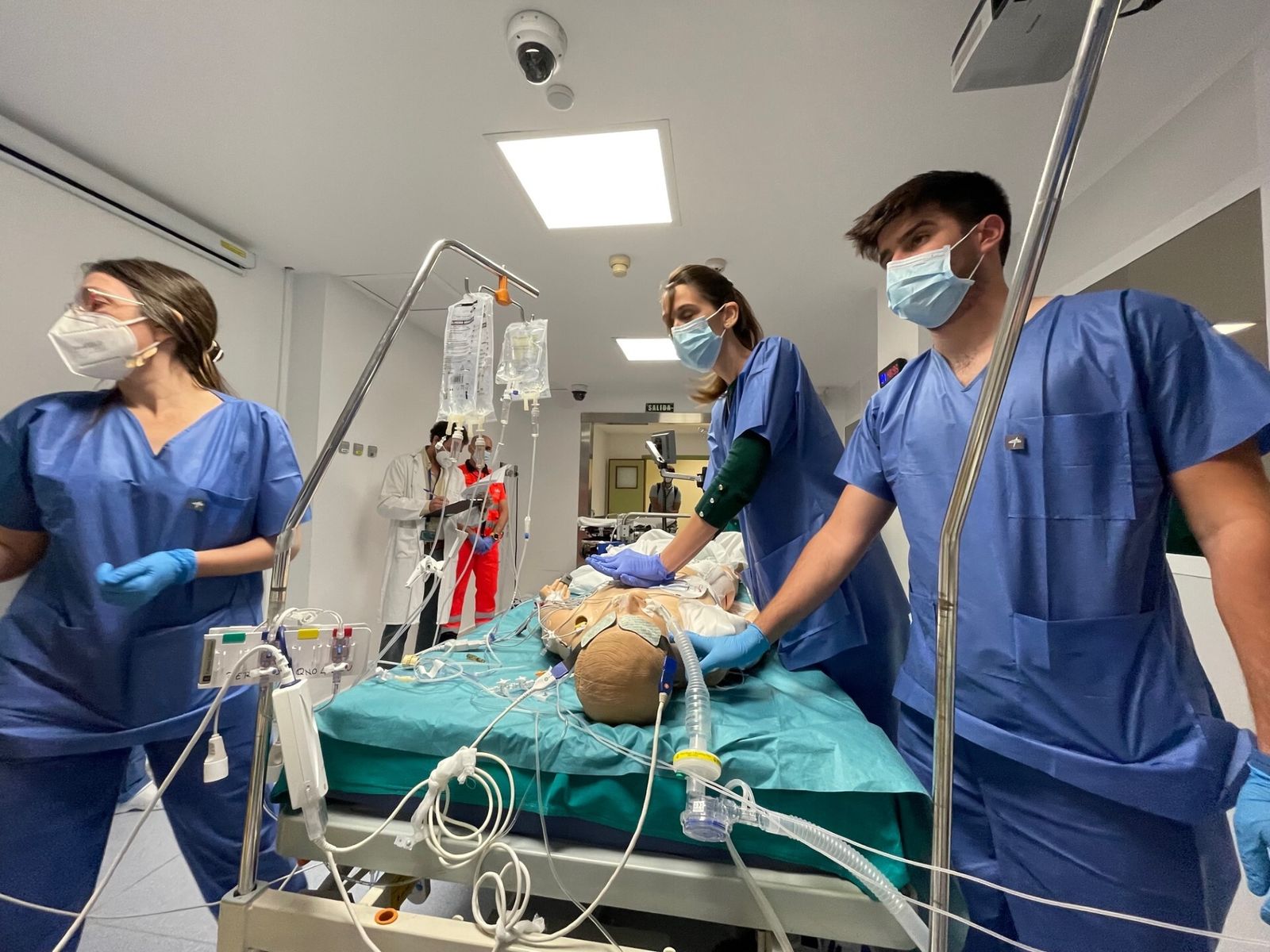 Profesionales durante la simulación.