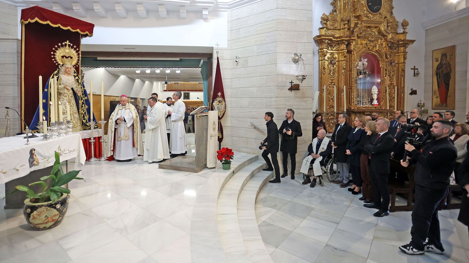 Imágenes de la bendición de María Santísima de los Enfermos y Reina de Todos los Santos