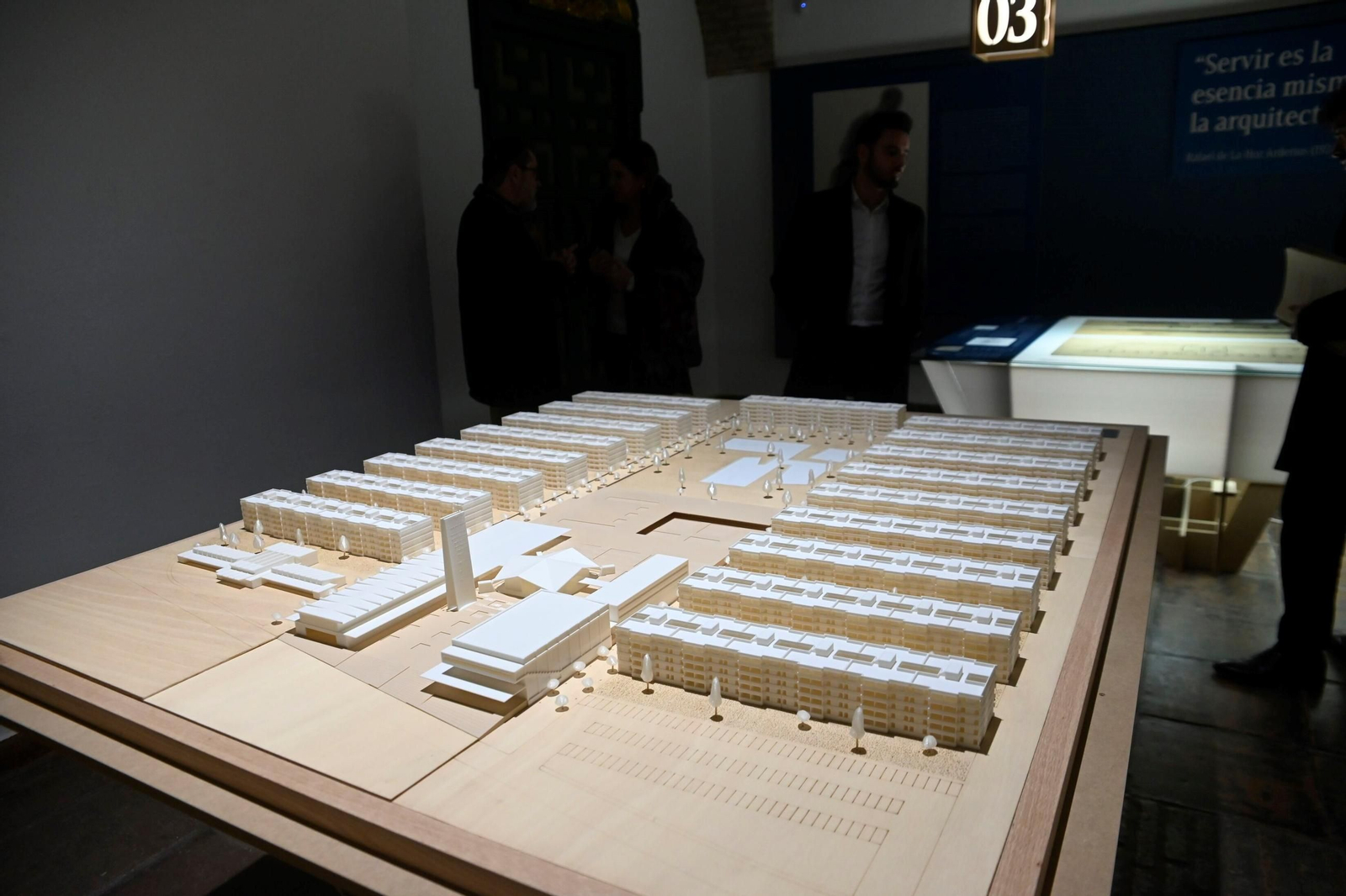 La exposición sobre la obra pública del arquitecto cordobés Rafael de La-Hoz, en imágenes