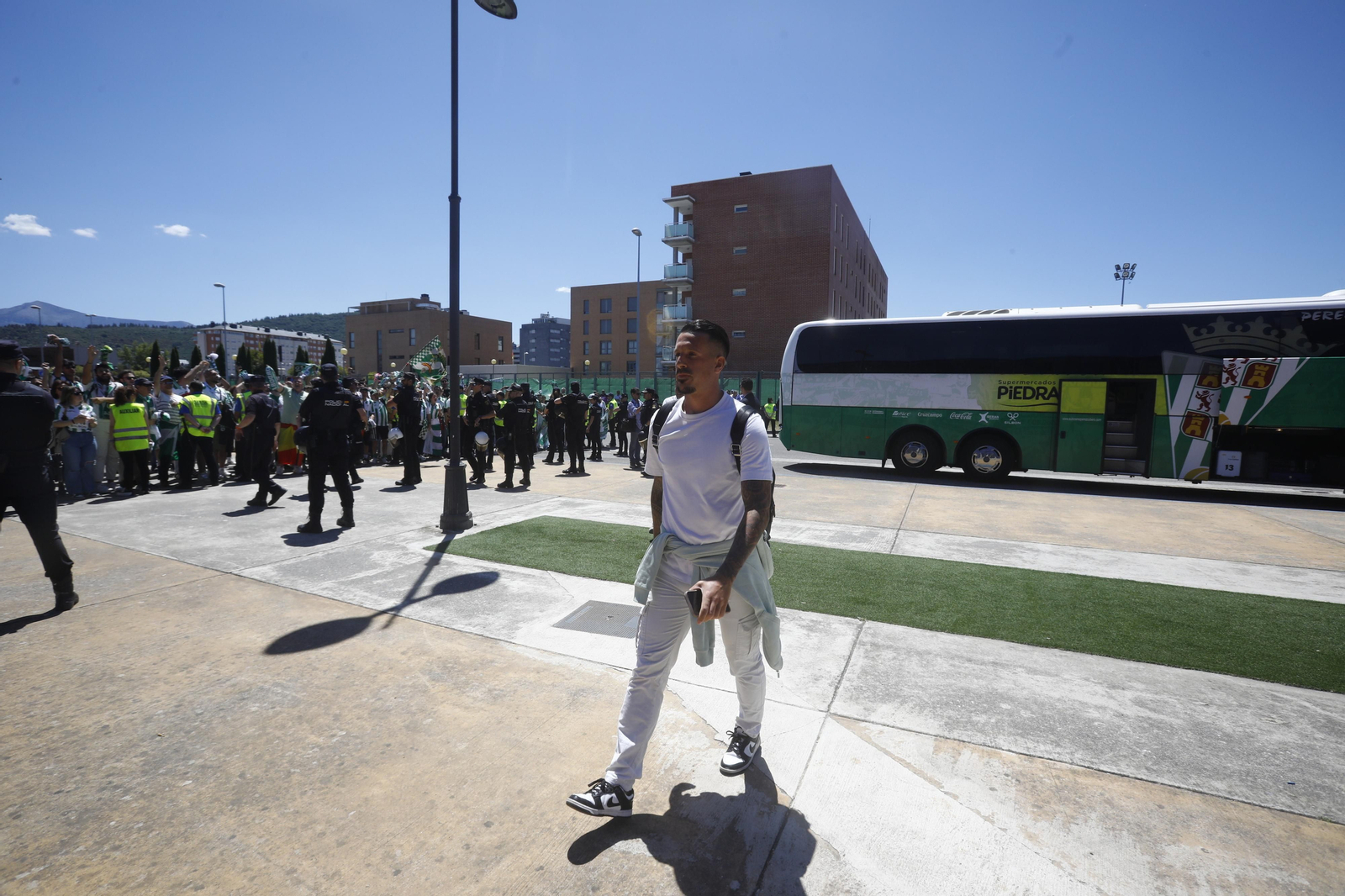 El Córdoba CF recibe el calor de su afición a su llegada a El Toralín antes del partido ante la Ponferradina El Córdoba CF recibe el calor de su afición a su llegada a El Toralín antes del partido ante la Ponferradina
