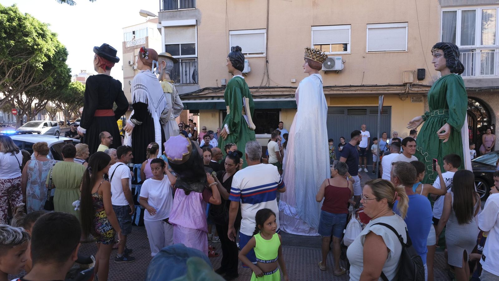 Gigantes y cabezudos en la Feria de Almería 2024, en imágenes