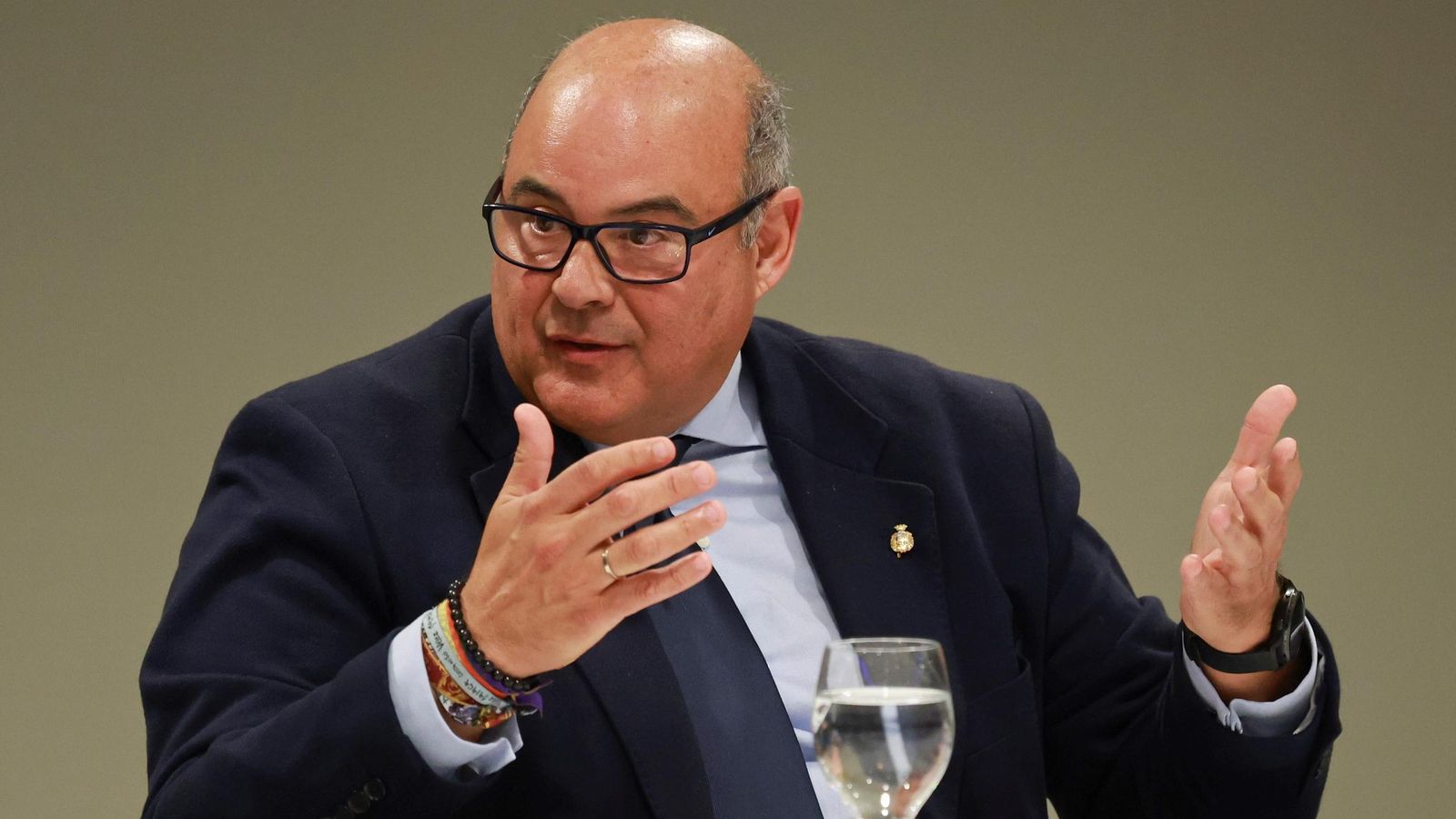 Lupiáñez relatando la mejora de la situación de La Viñuela.