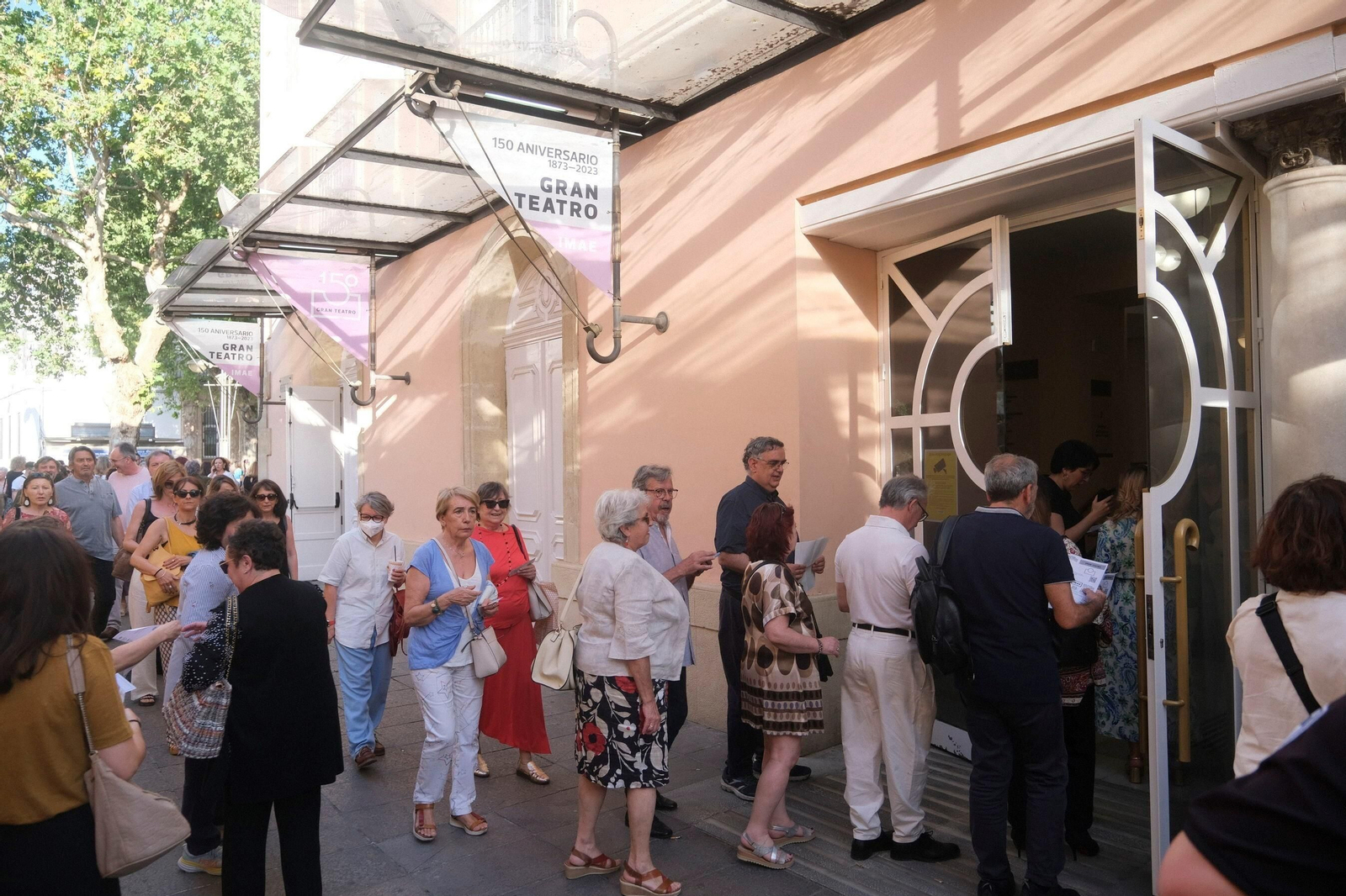 Luz Casal abre las ventanas de su alma en su concierto en Córdoba, en imágenes