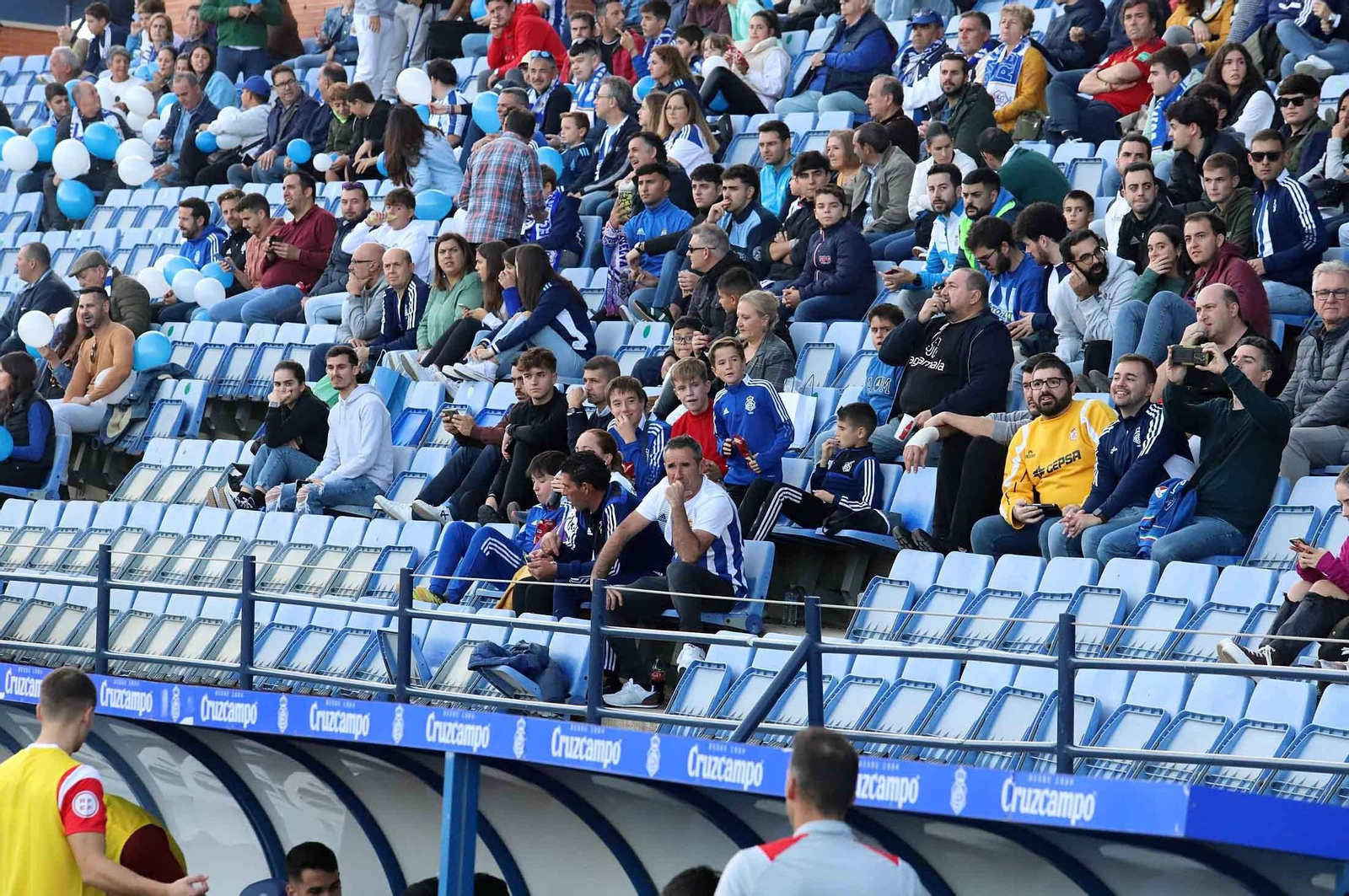 Imágenes del ambiente en las gradas del Nuevo Colombino