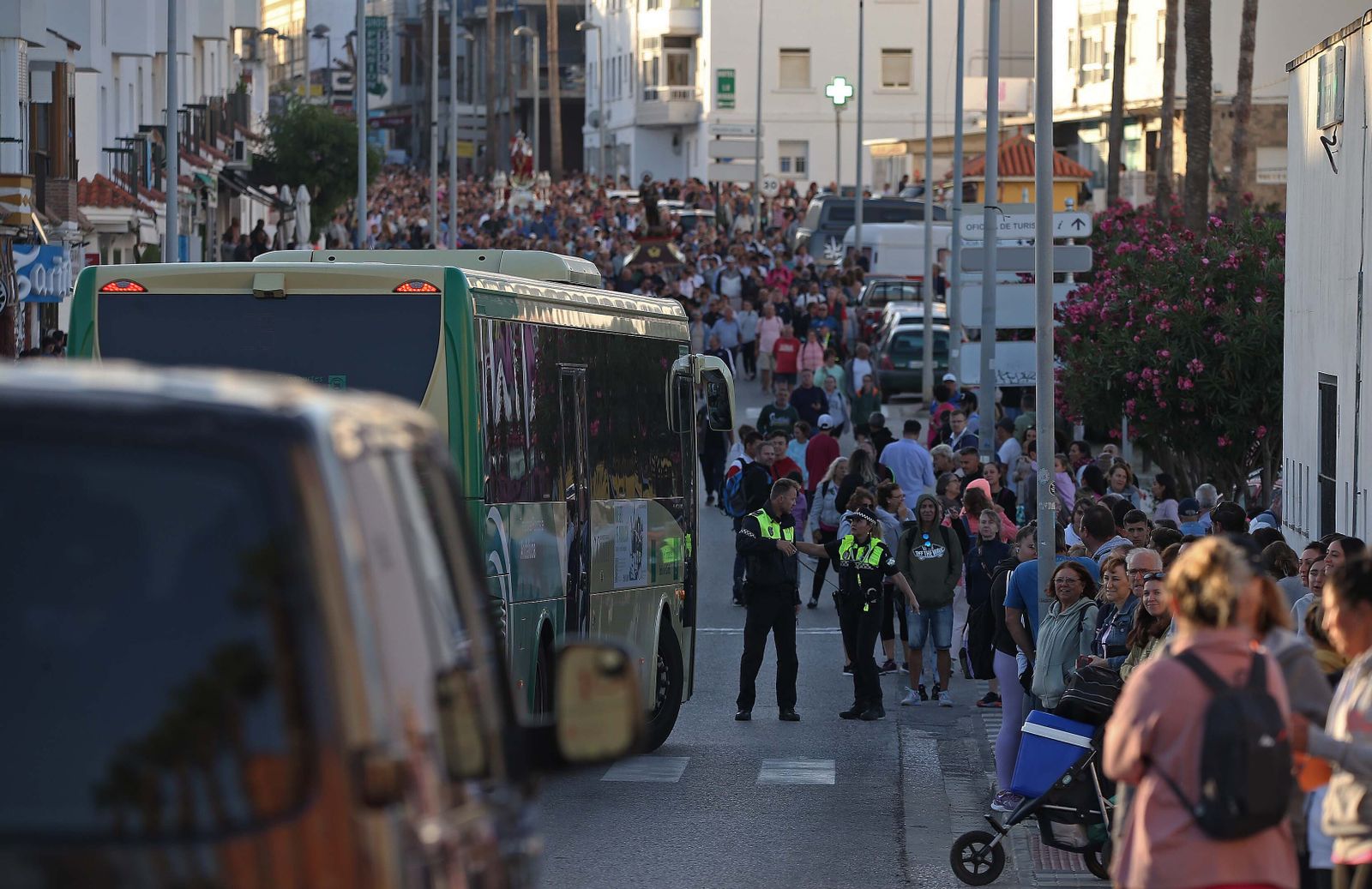 El regreso a su templo de la Virgen de la Luz de Tarifa, en imágenes
