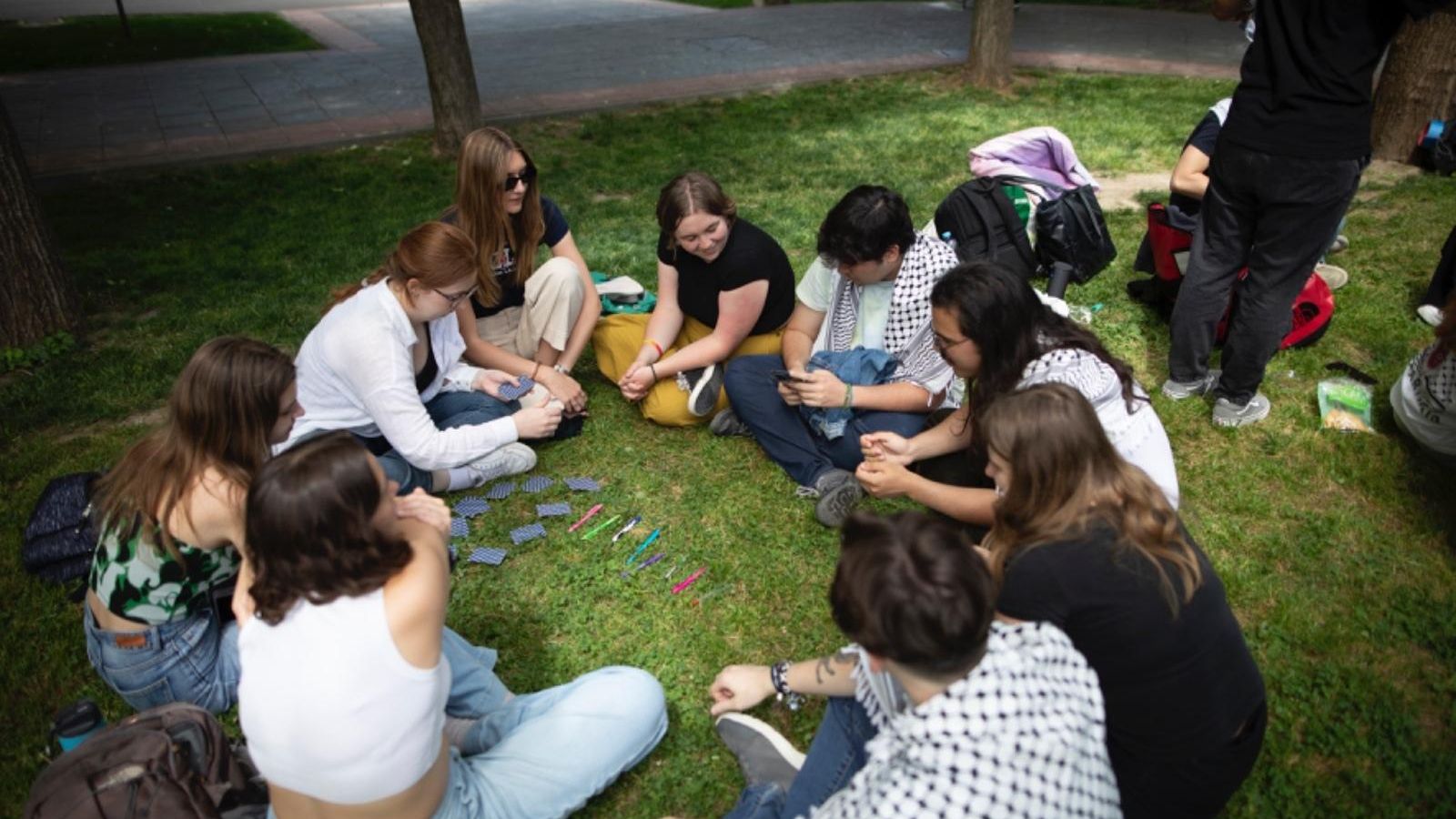 Estudiantes en el campamento montado en Fuentenueva.