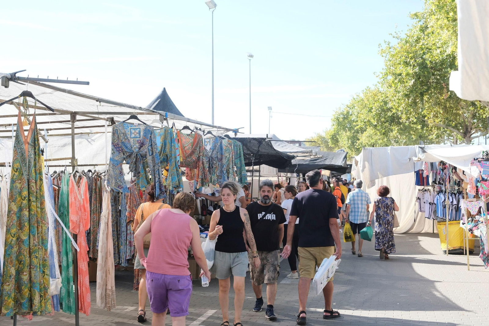 Un paseo en fotografías por el mercadillo de El Arenal un día de agosto Un paseo en fotografías por el mercadillo de El Arenal un día de agosto