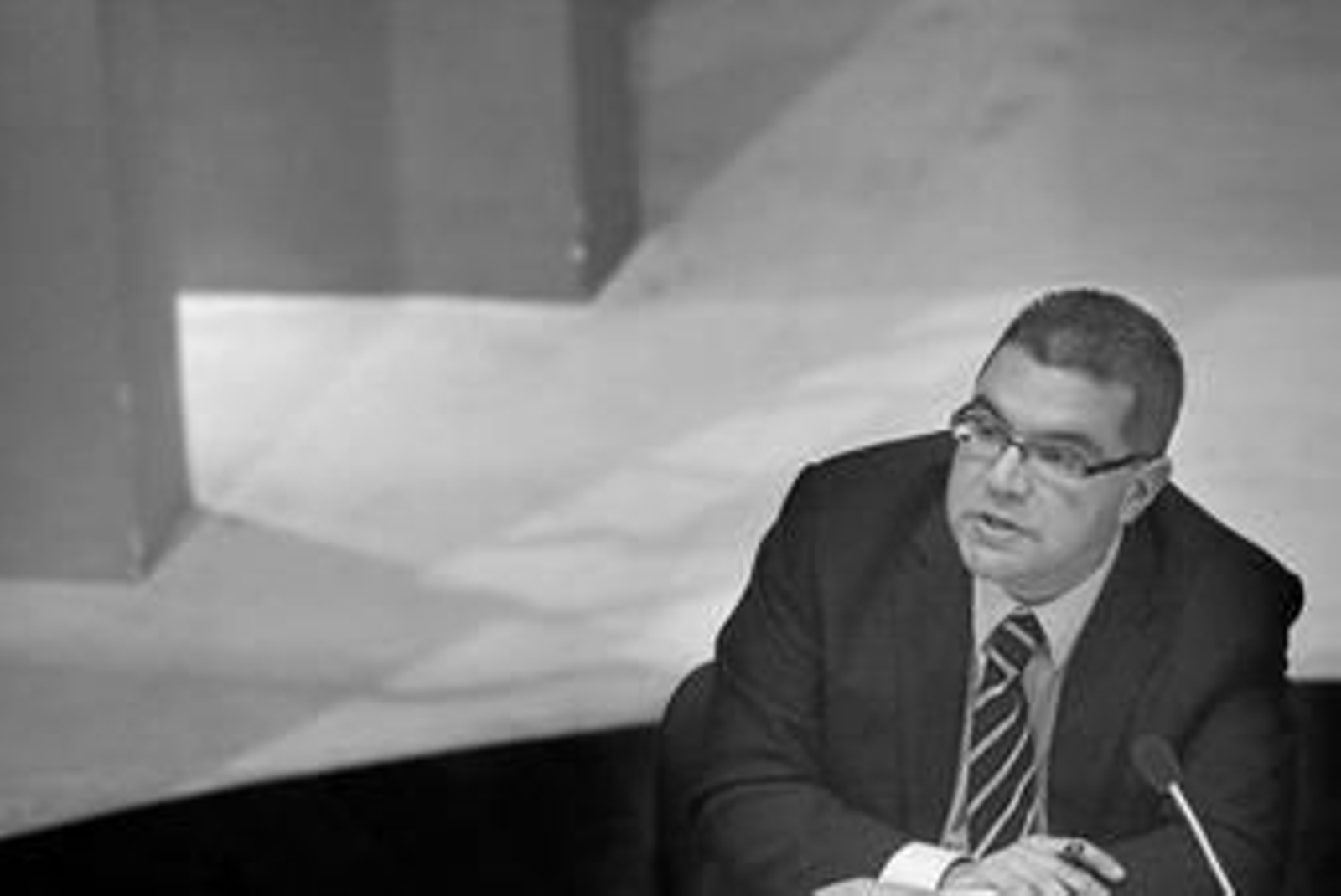 El profesor Dennis Beiso, ayer en el Kursaal.