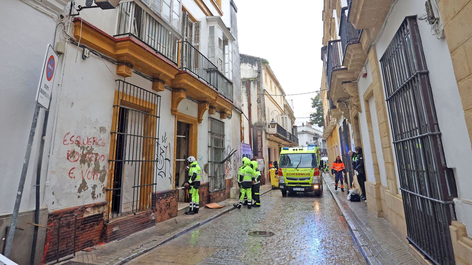 Imágenes del derrumbe en una casa okupada en Jerez