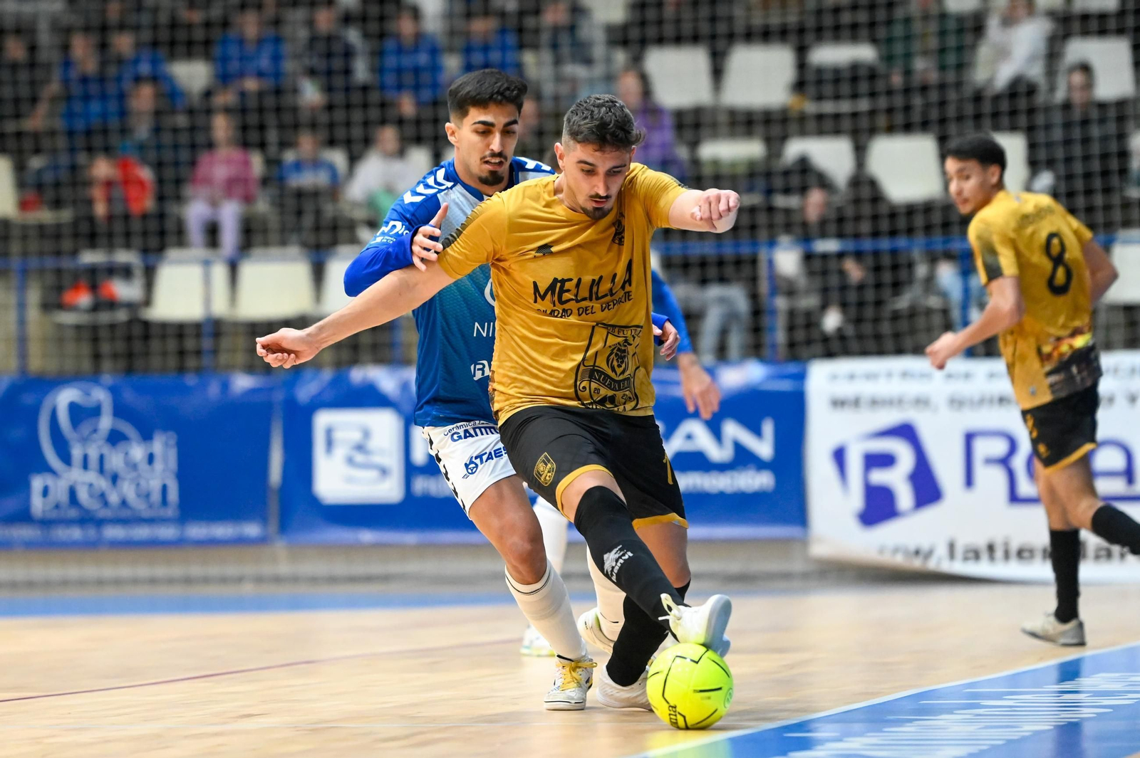 Imágenes del homenaje a Antonio Vadillo y la victoria del Xerez Toyota para auparse al liderato