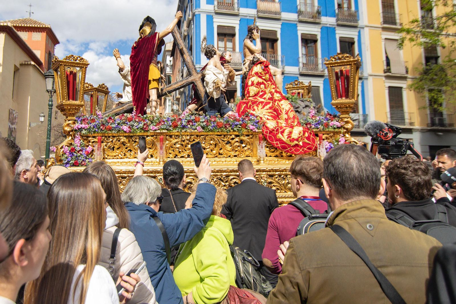 Así vivió Granada la salida de la Hermandad de los Estudiantes 2025